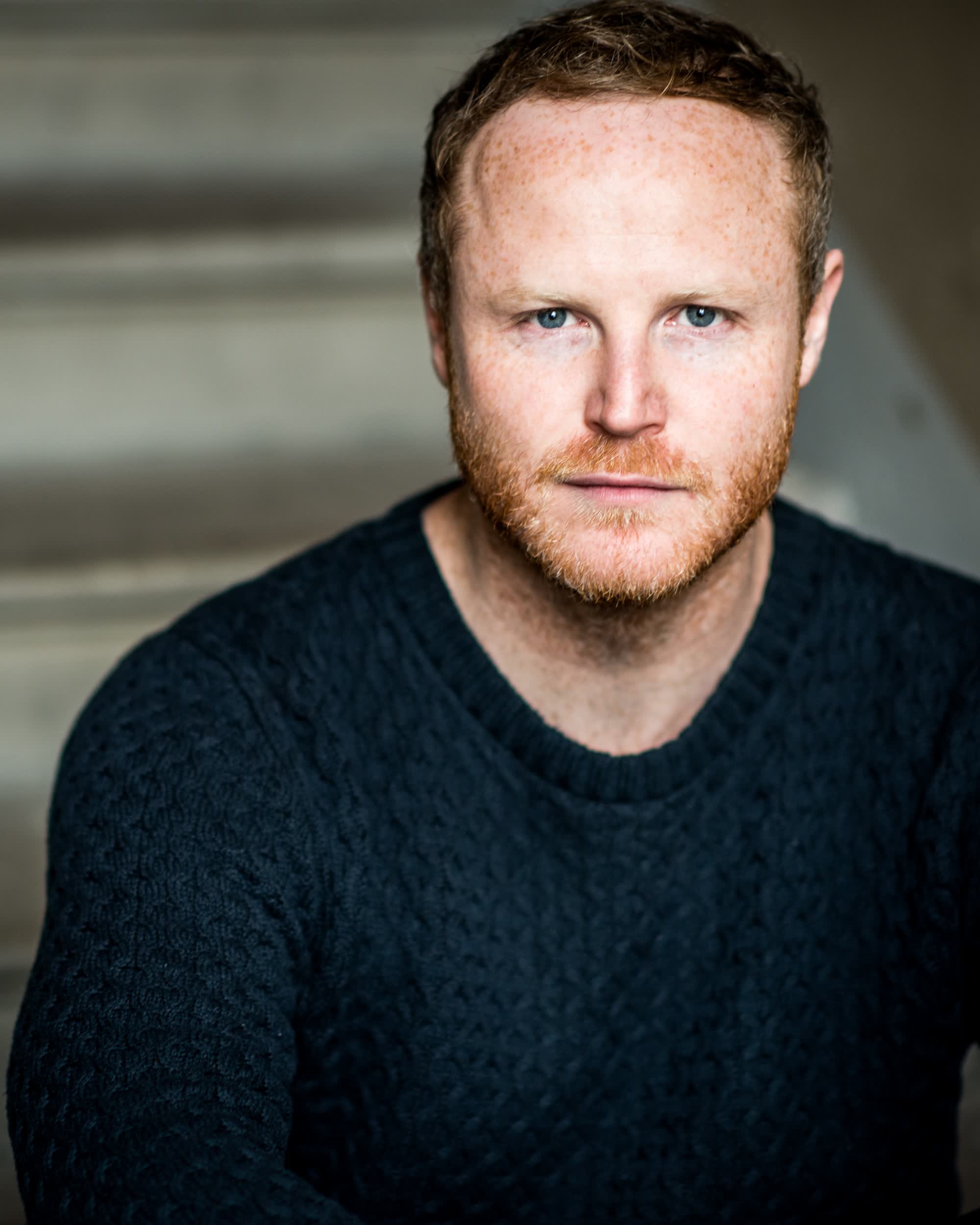 actor Gary Lamont large photo