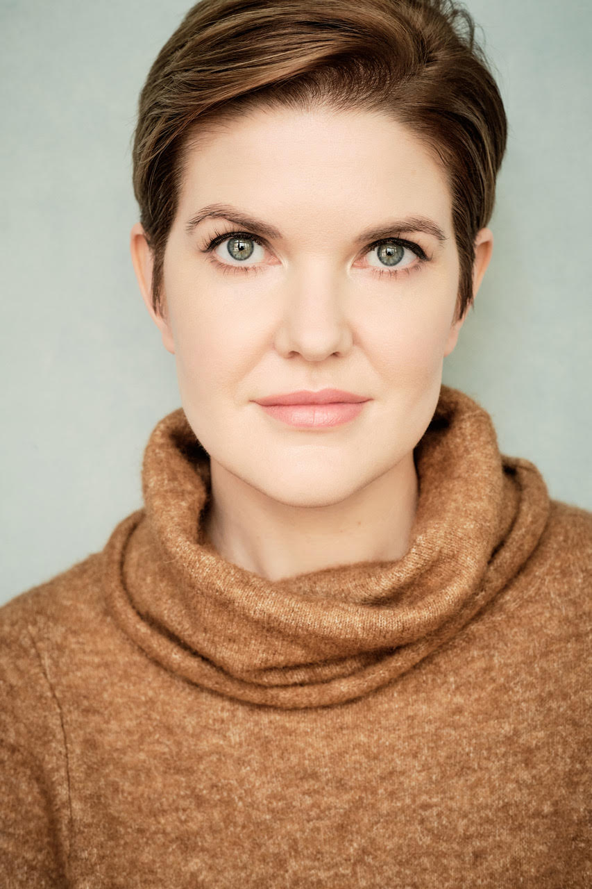 actor Kate Bond large photo