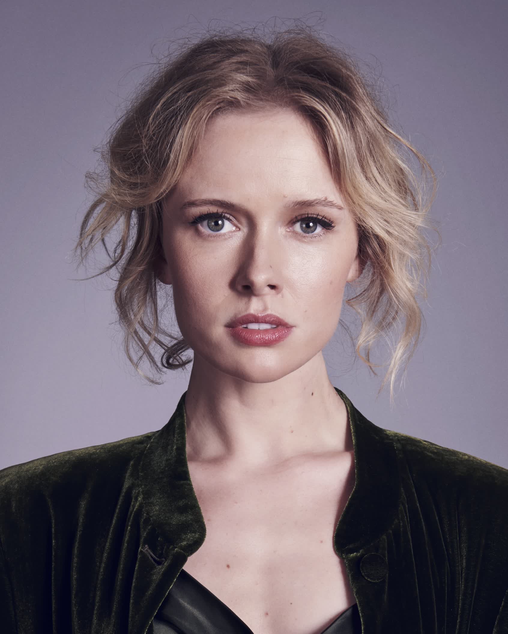 actor Amelia Eve large photo