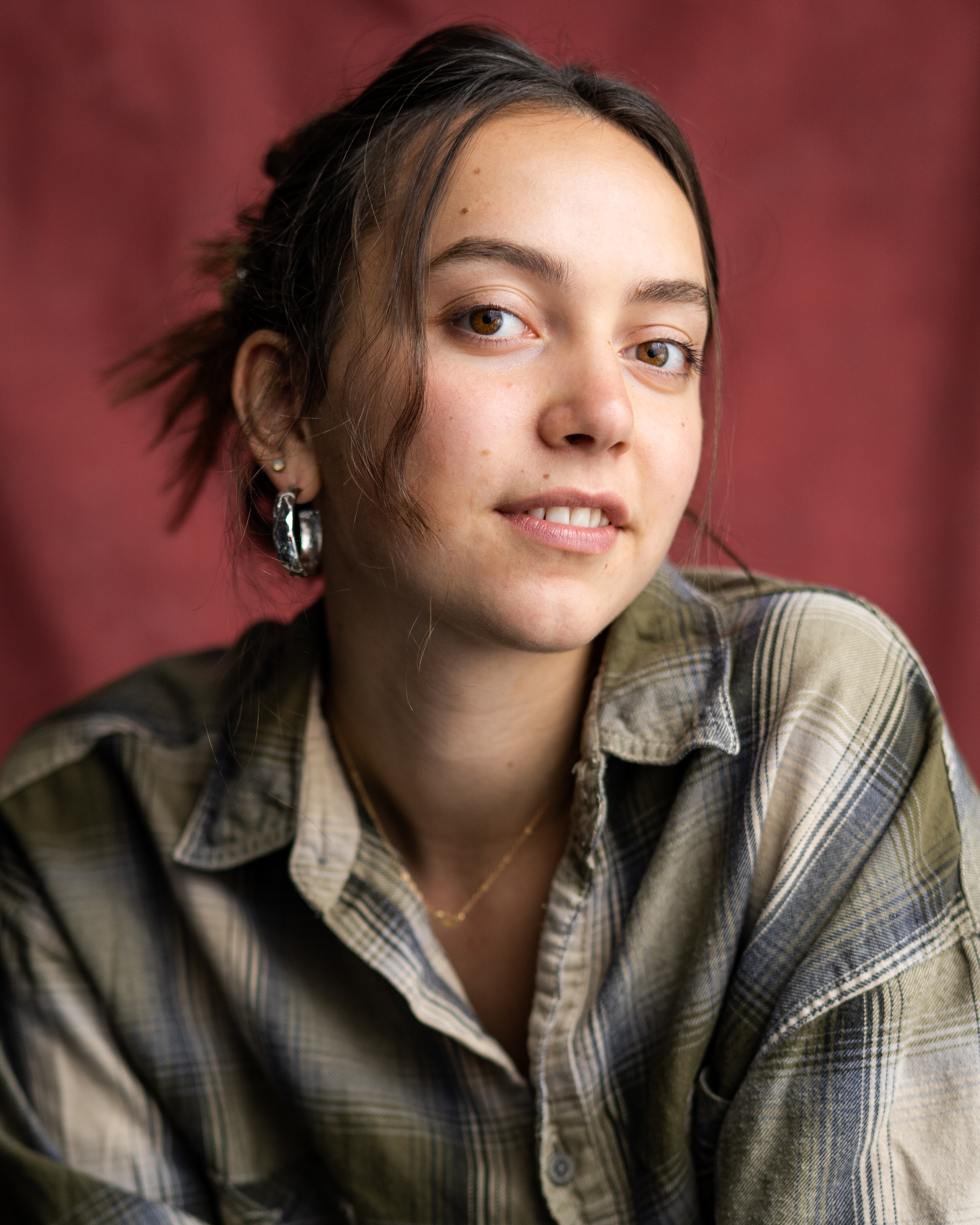 actor Maeve Courtier-Lilley large photo