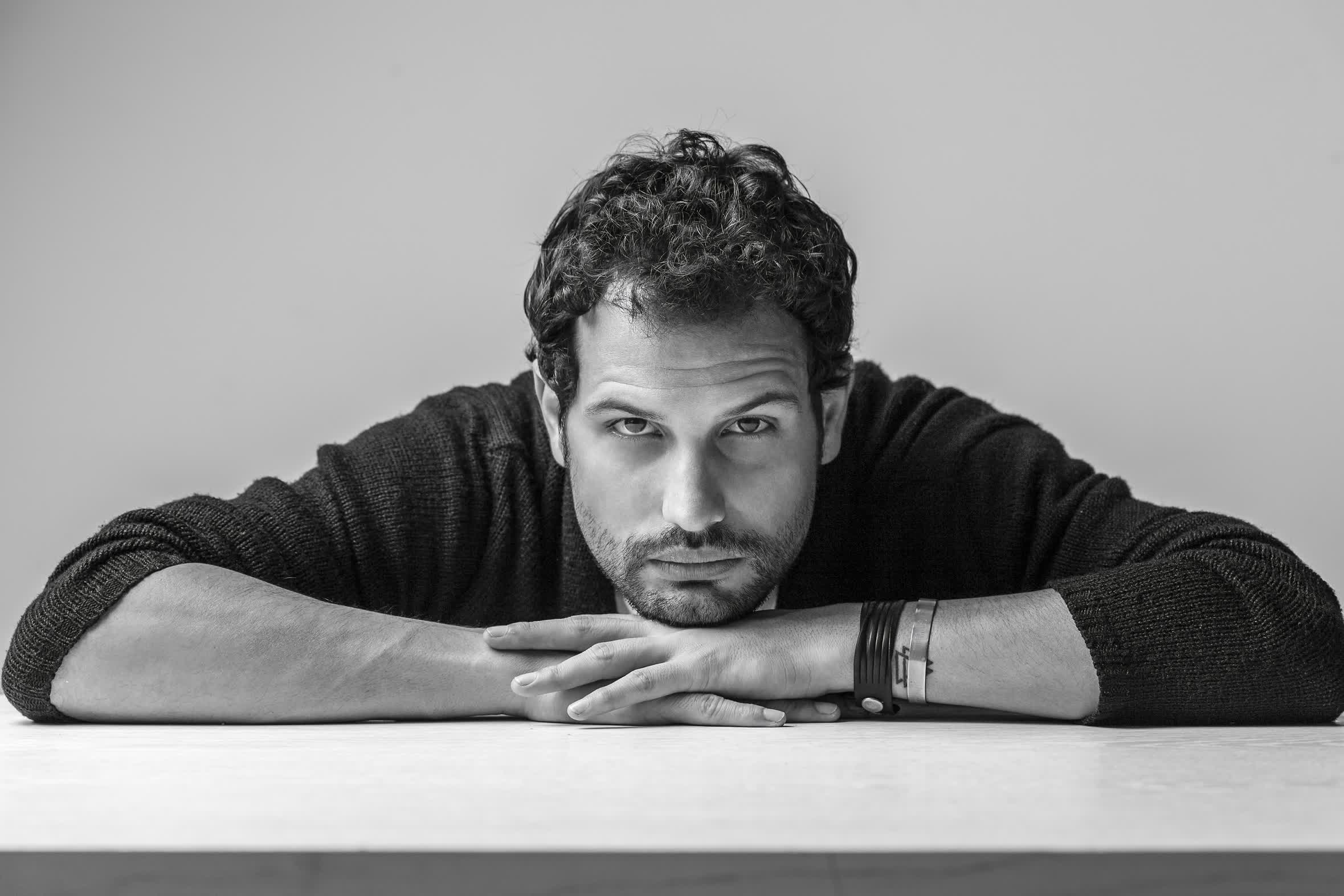 actor Roberto Urbina large photo