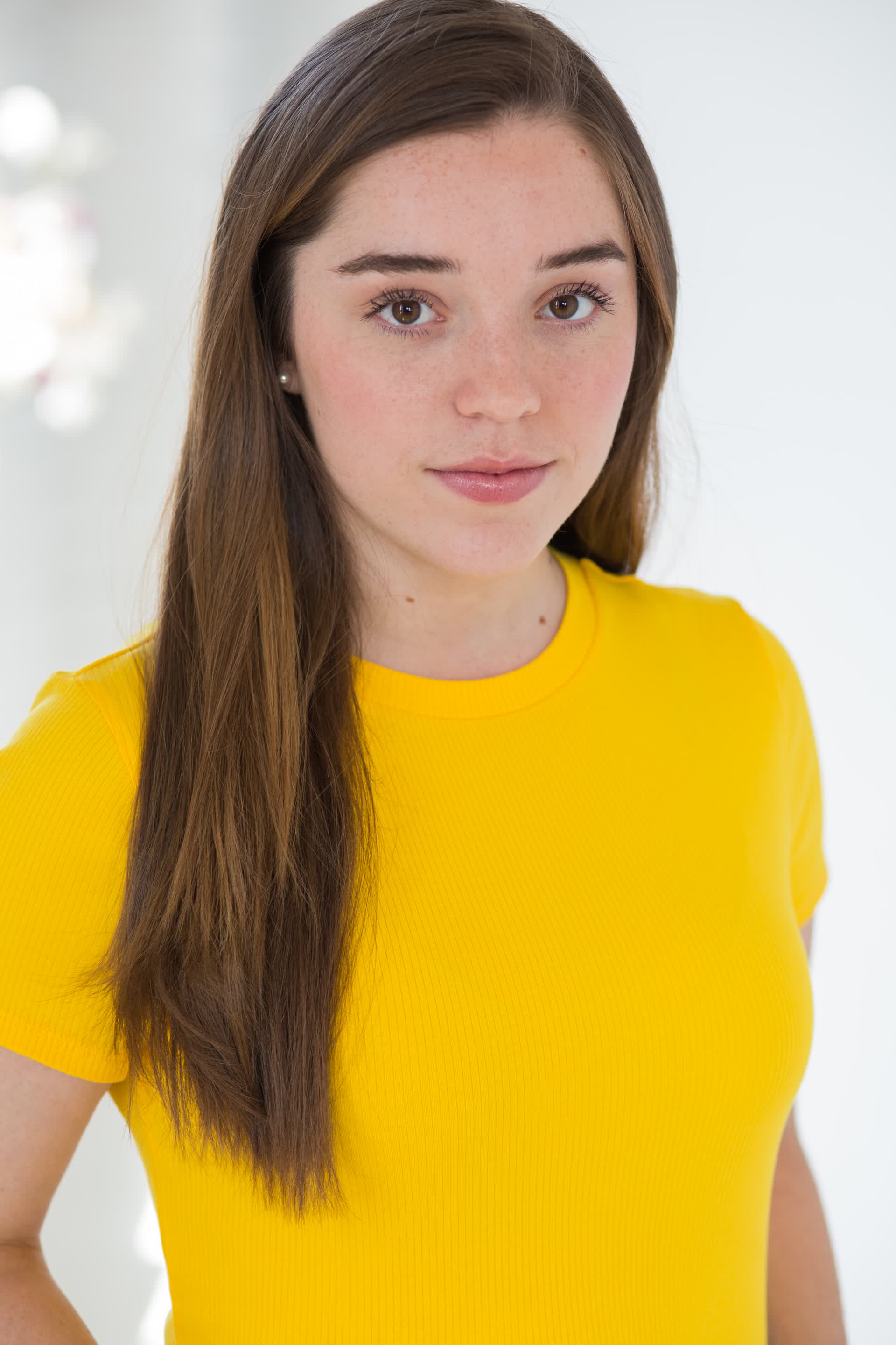 actor Oriana Bustamante large photo