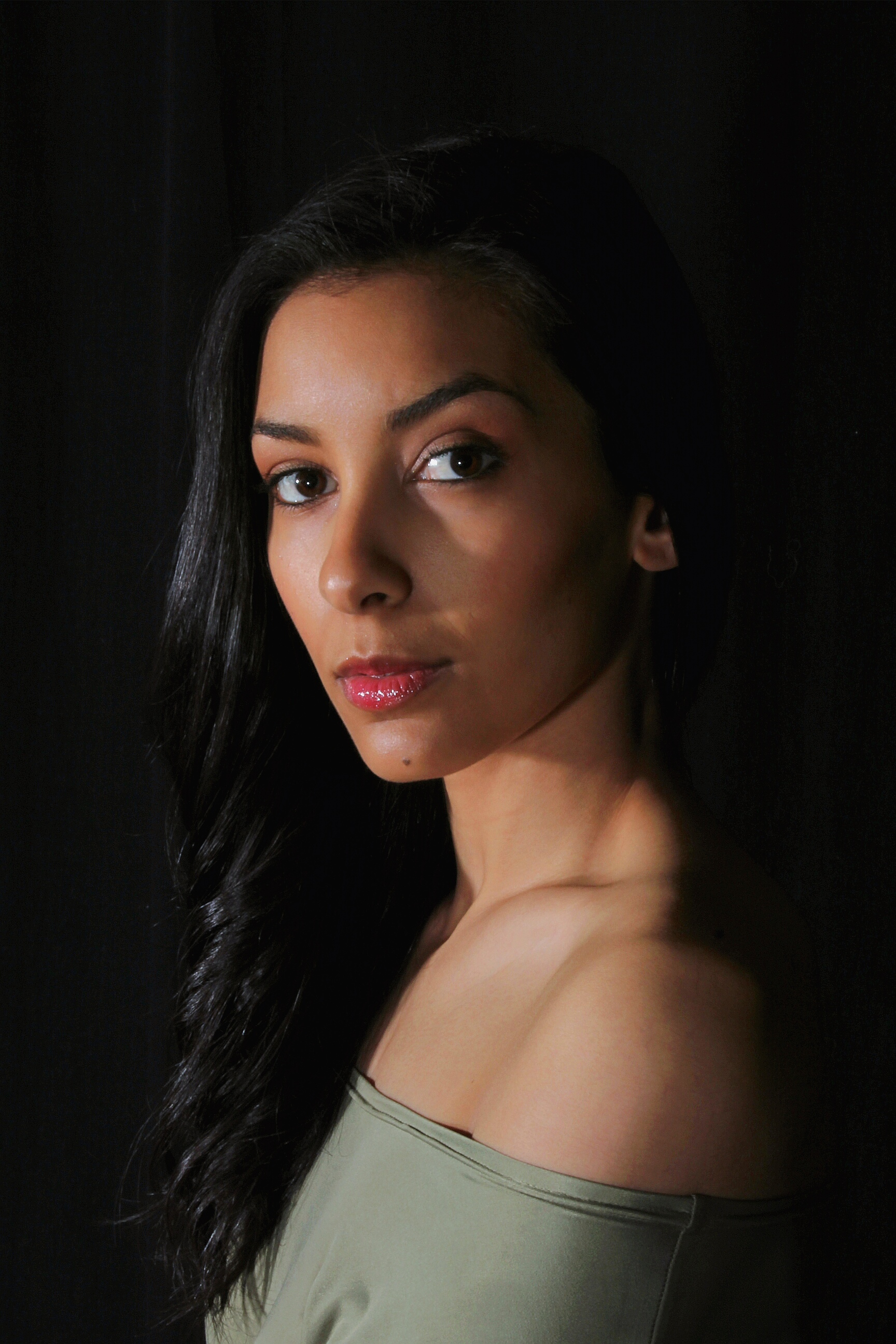 actor Mekaila Mathys large photo