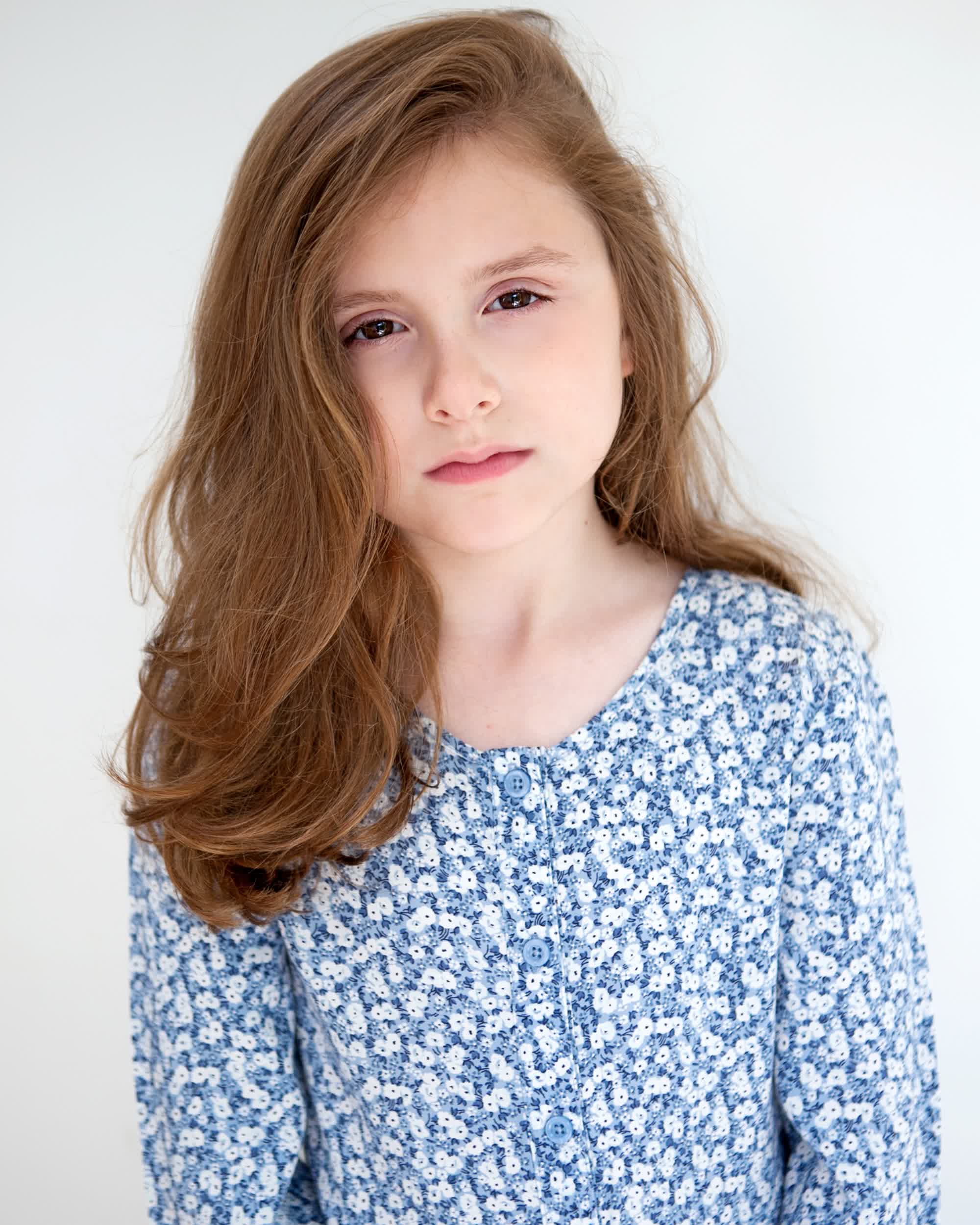 actor Ava Talbot large photo