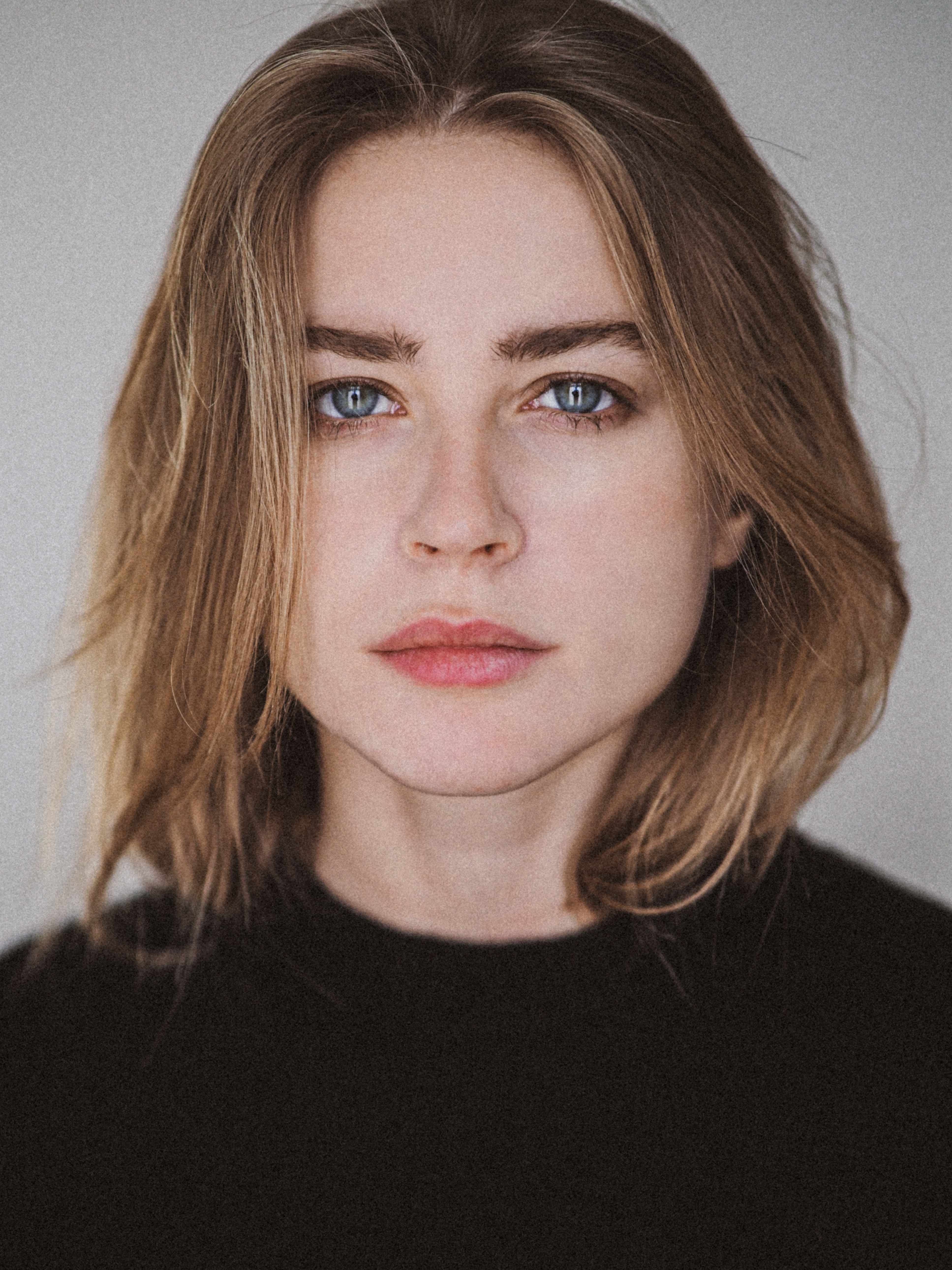 actor Jeanne Goursaud large photo