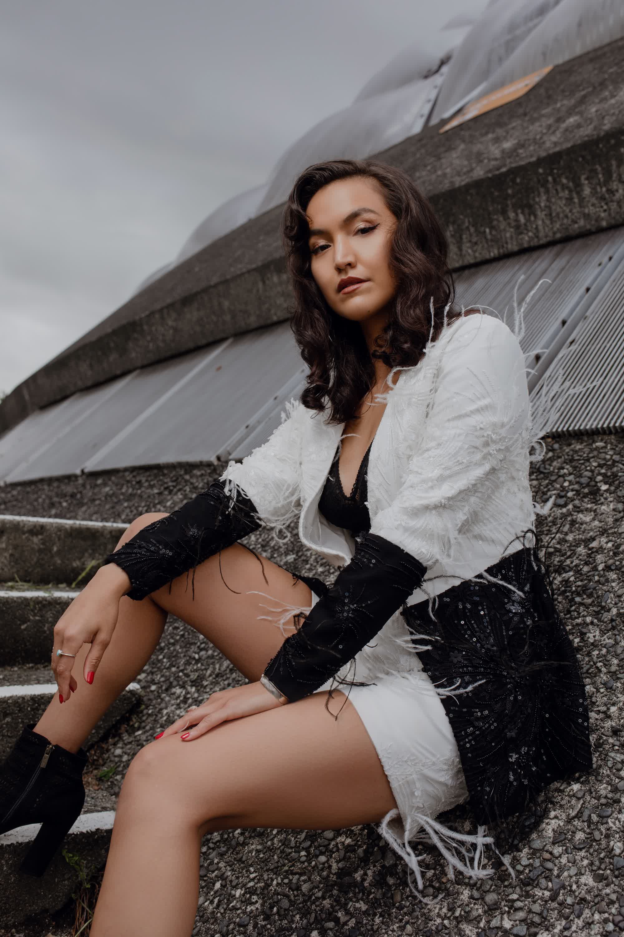 actor Grace Dove large photo