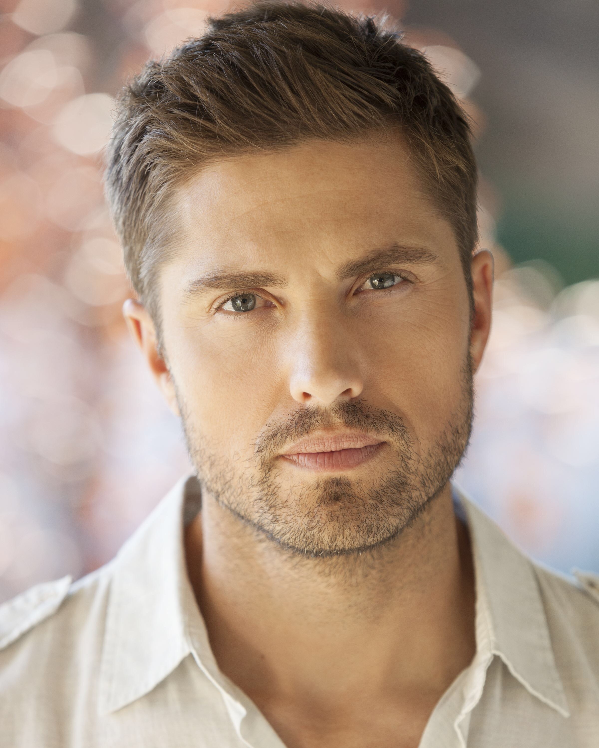 actor Eric Winter large photo