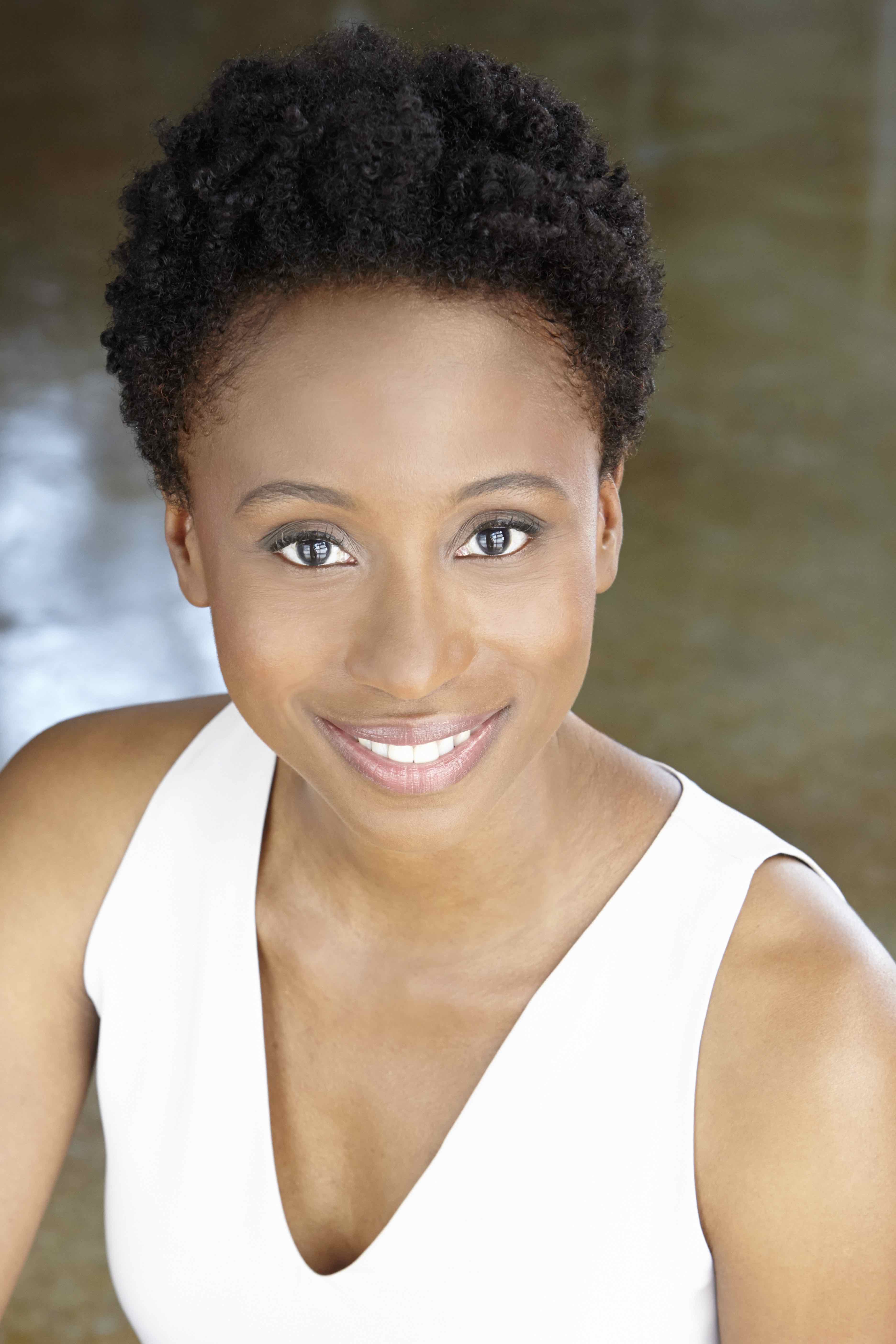 actor Novie Edwards large photo