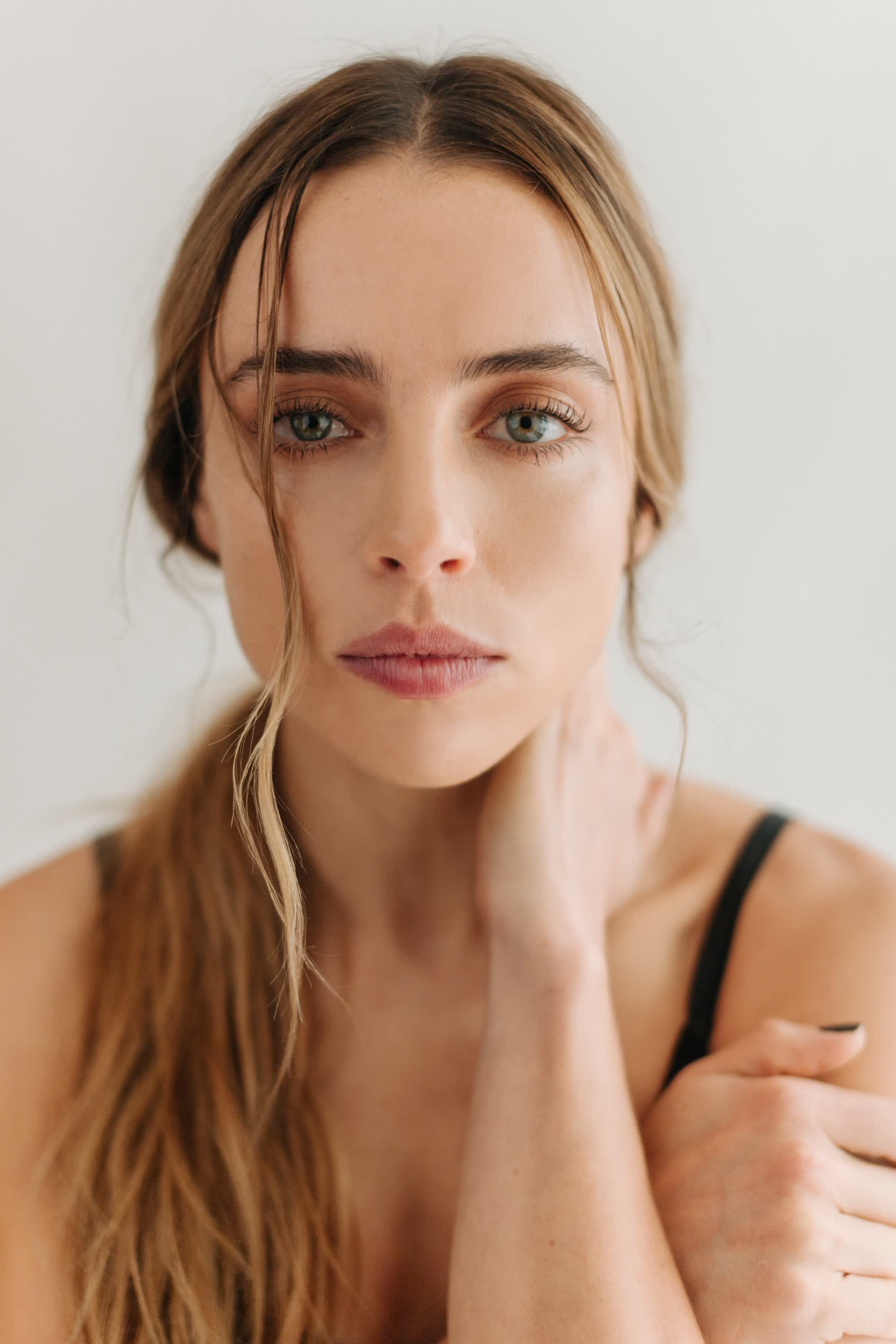 actor Marcela Guirado large photo