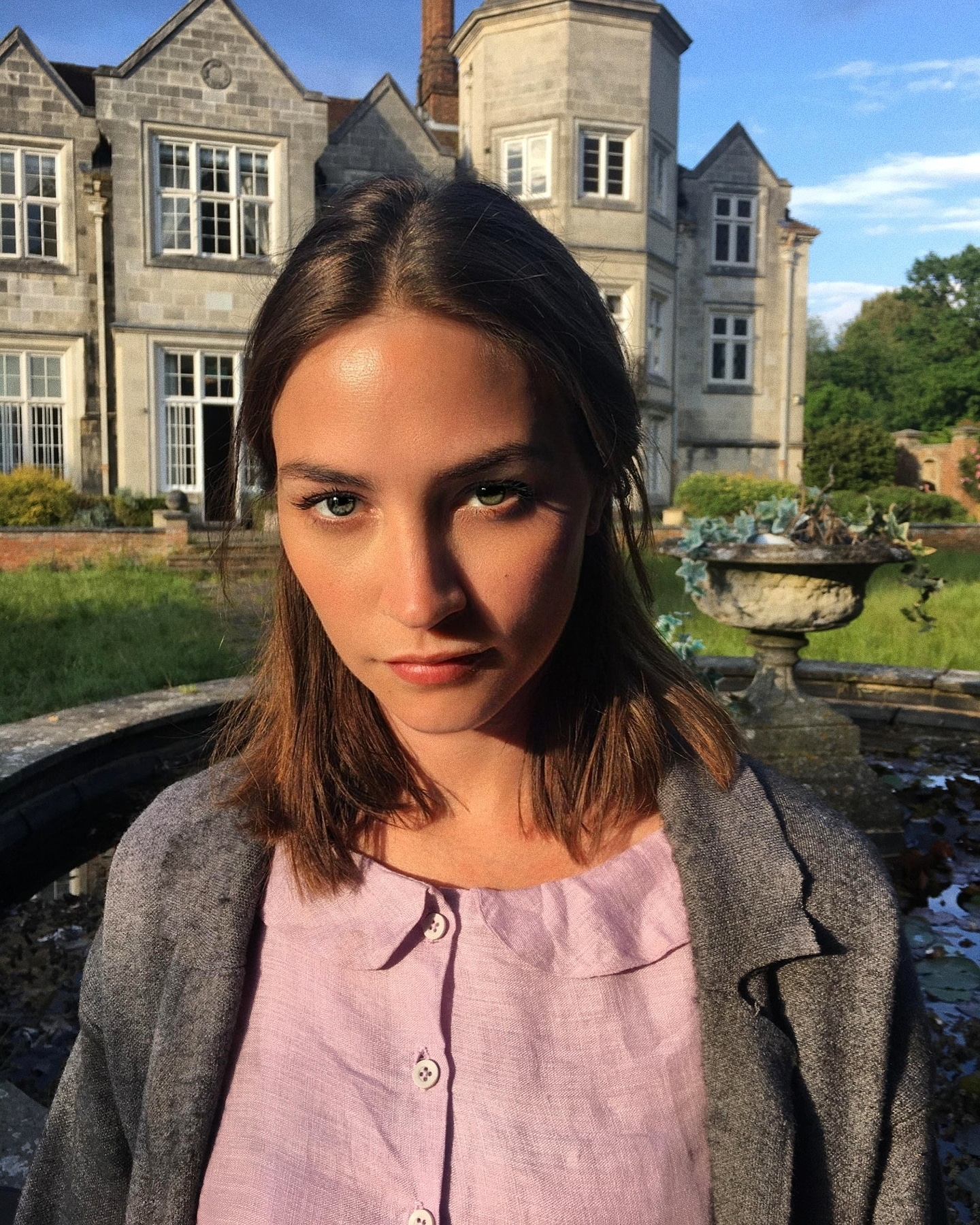 actor Chelsea Edge large photo