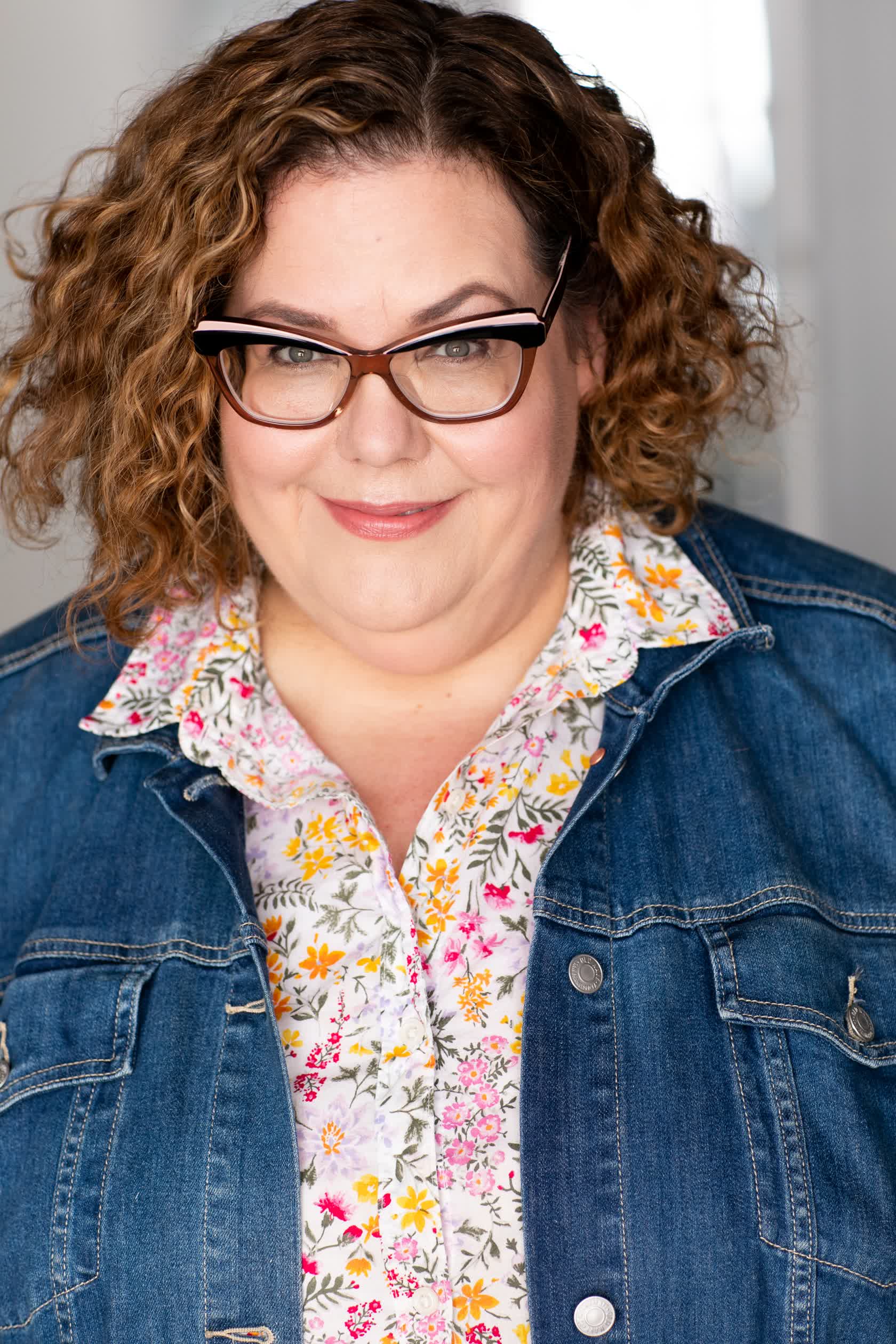 actor Julie Brister large photo