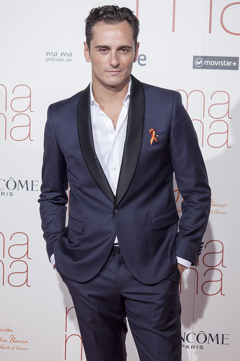 actor Asier Etxeandia large photo