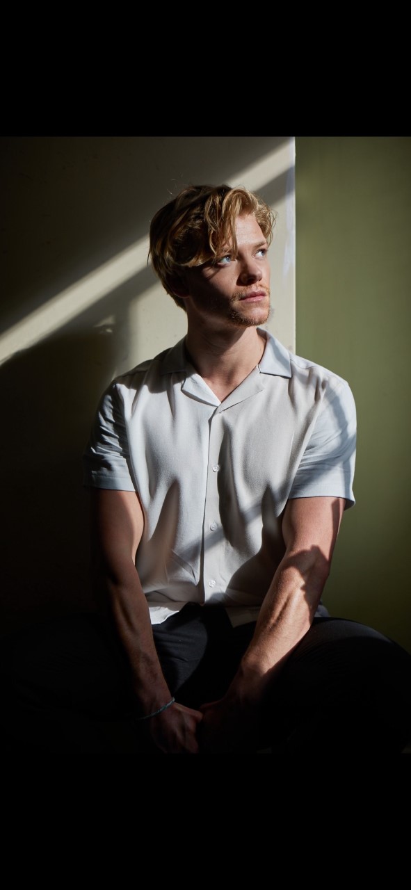 actor Tom Rhys Harries large photo