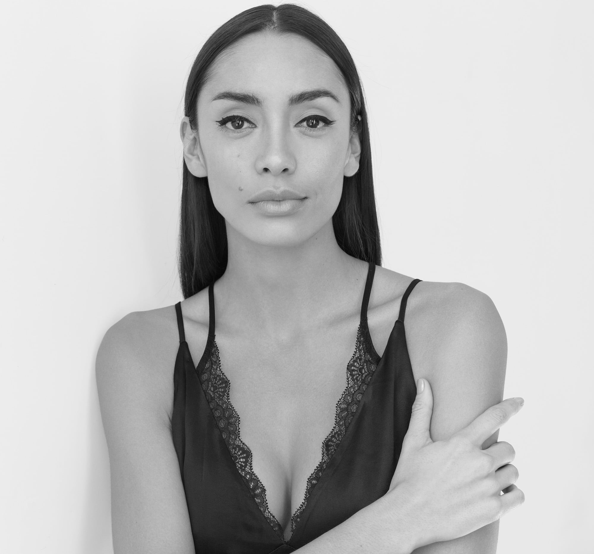 actor Carolina Guerra large photo