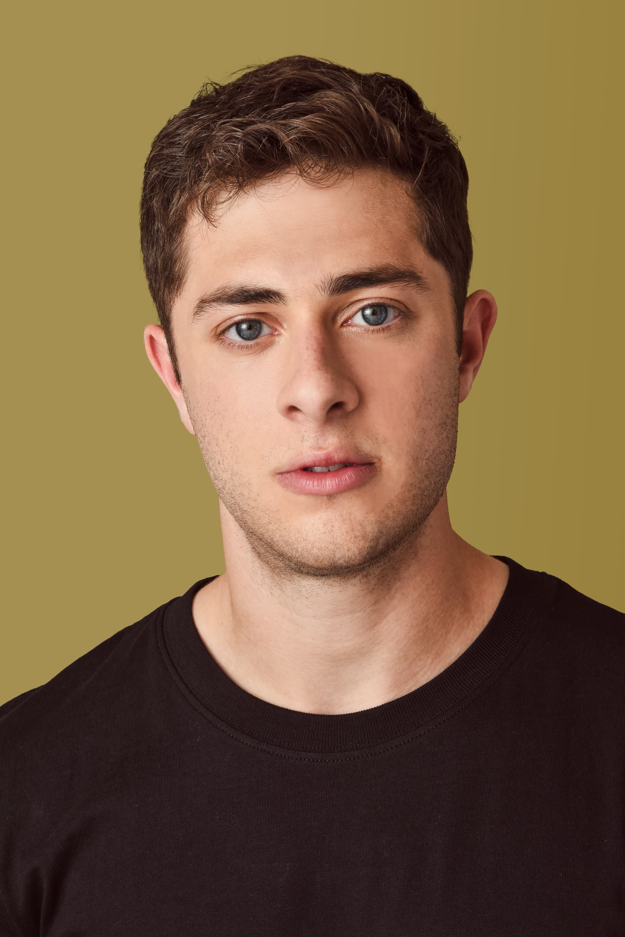 actor Jaren Lewison large photo