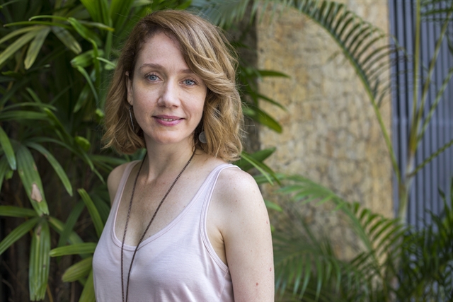 actor Camila Morgado large photo