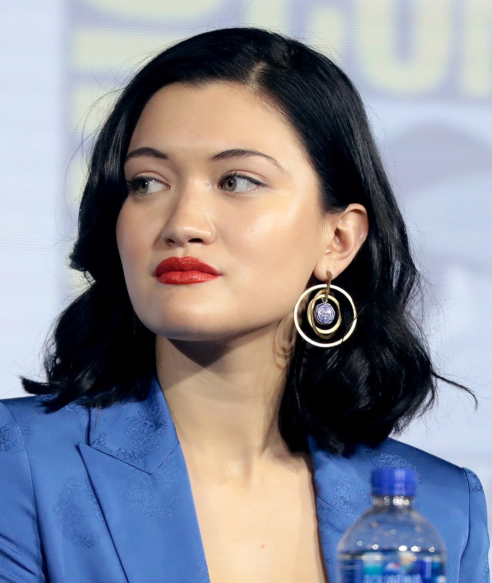 actor Isa Briones large photo