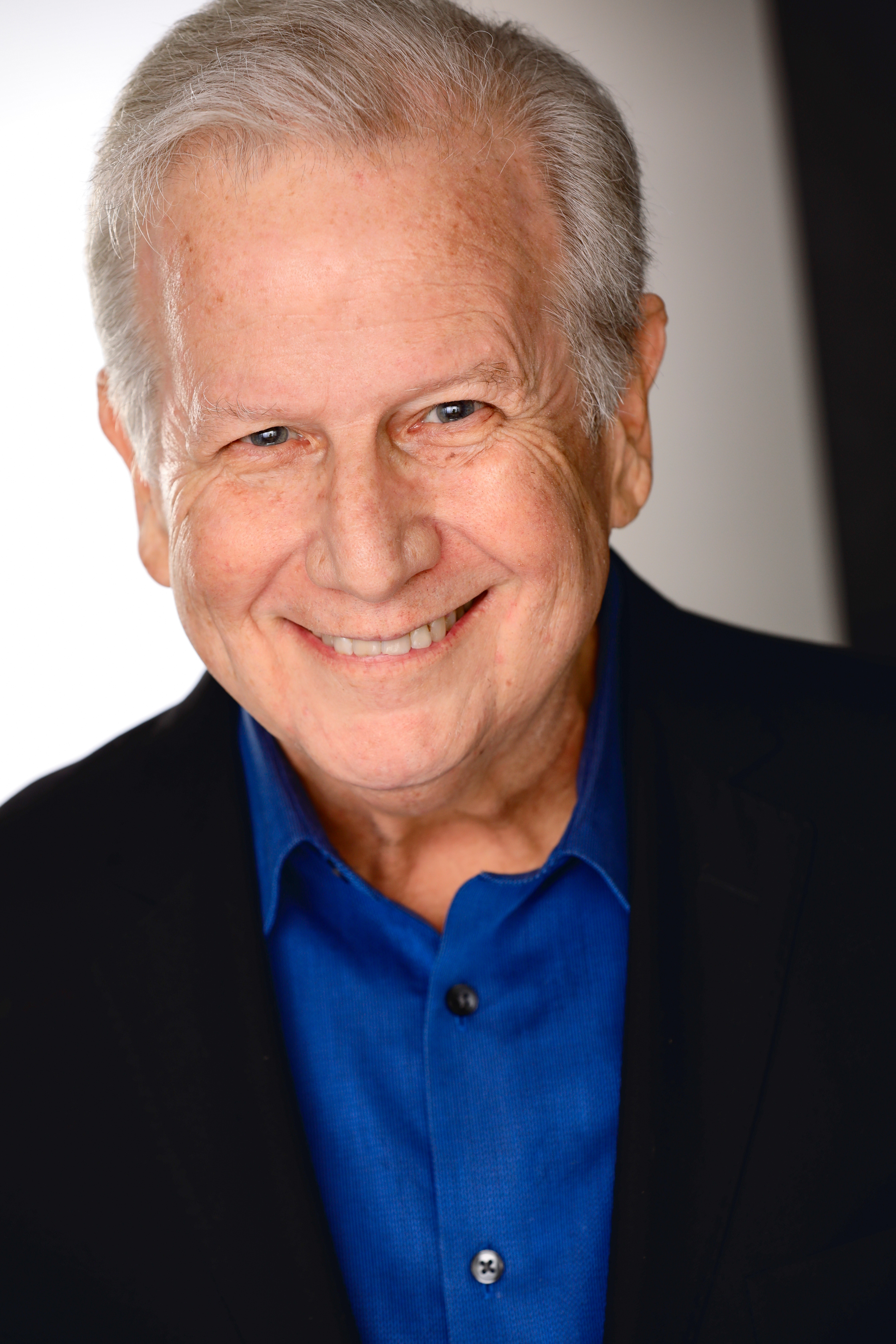 actor Sam Kwasman large photo