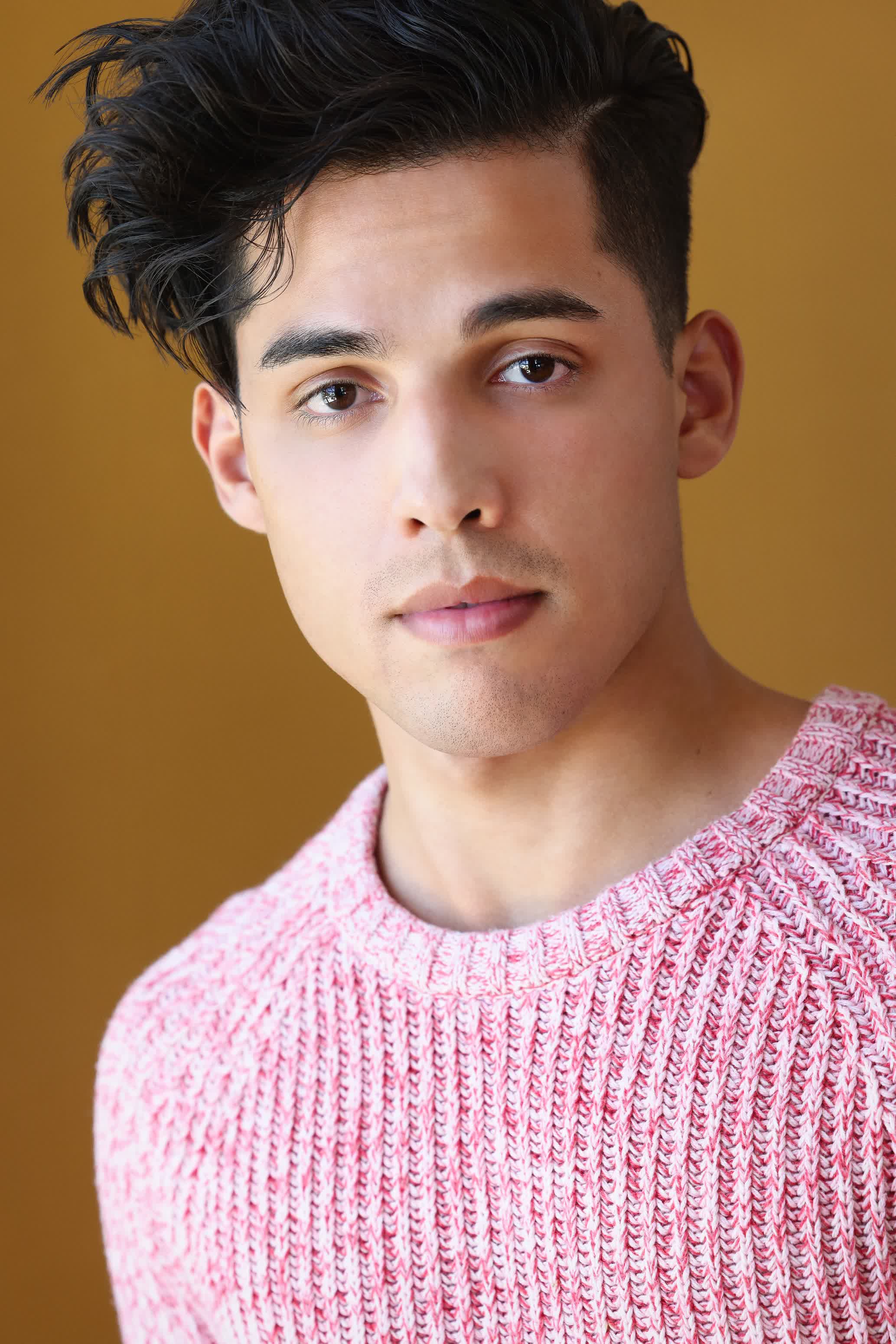 actor Derek Rivera large photo