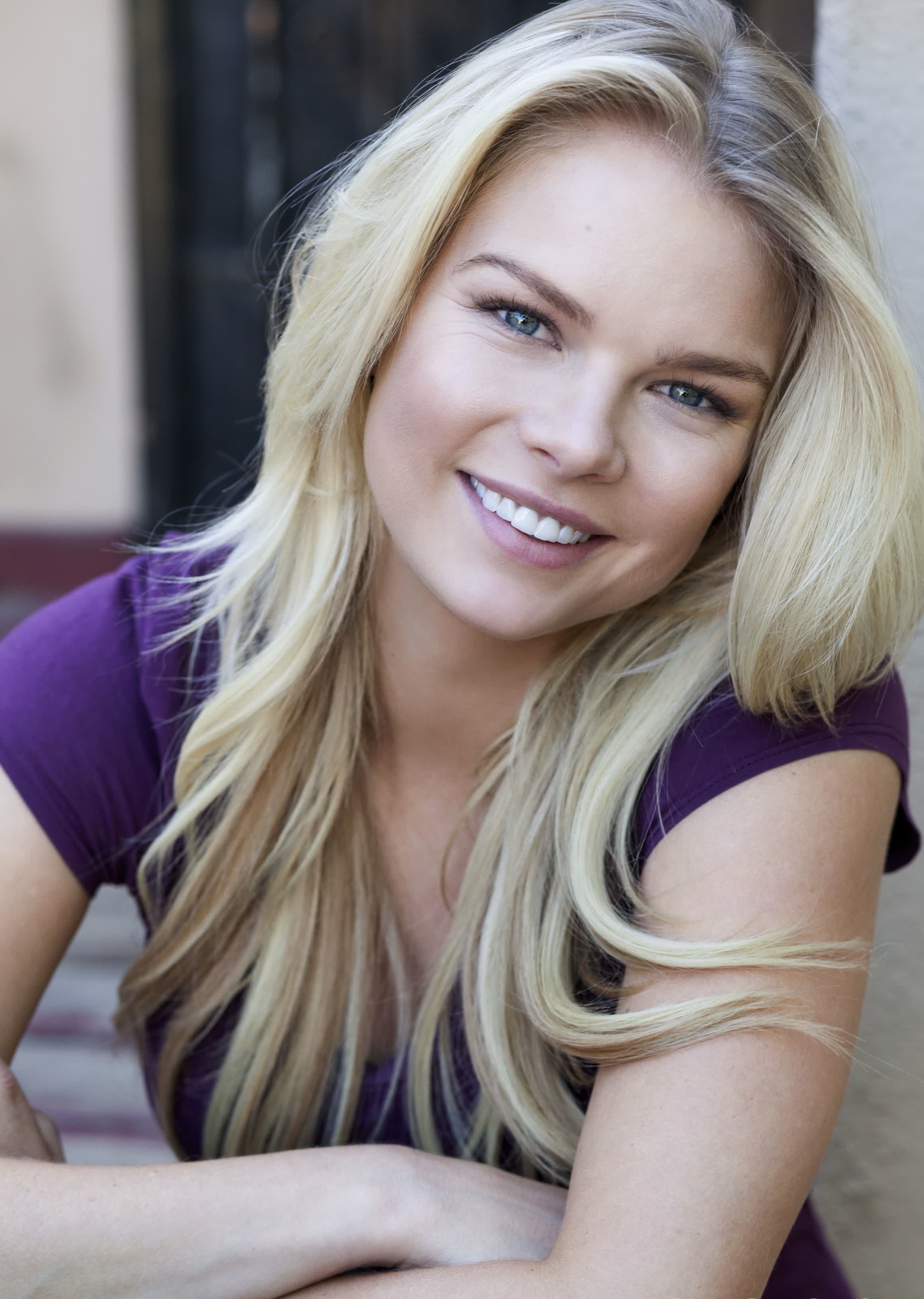 actor Kelli Goss large photo