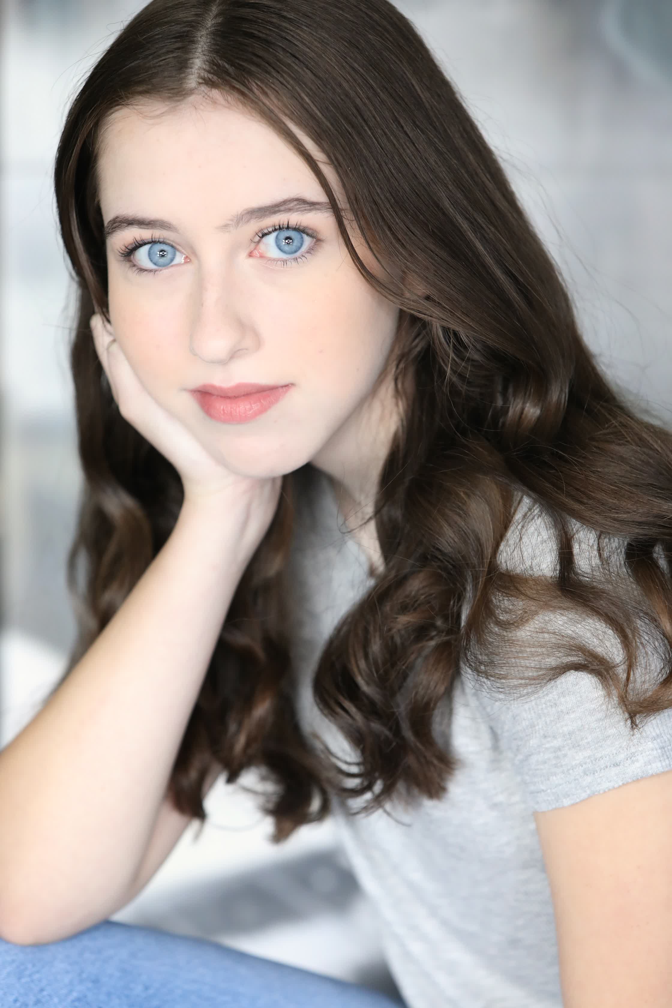 actor Tori Feinstein large photo