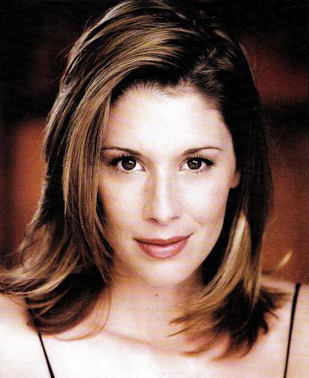 actor Lindsey Stoddart large photo