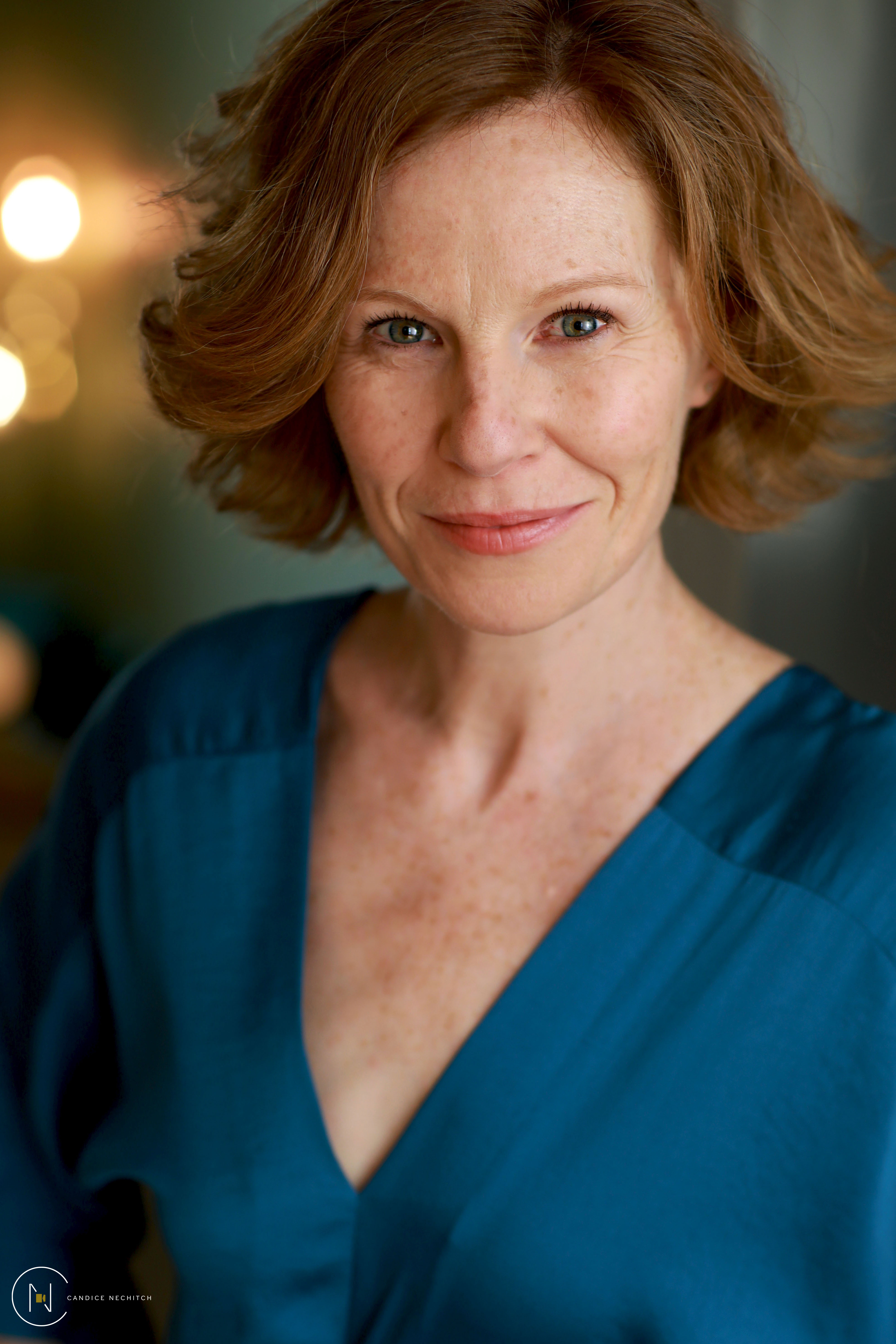 actor Elisa Doughty large photo