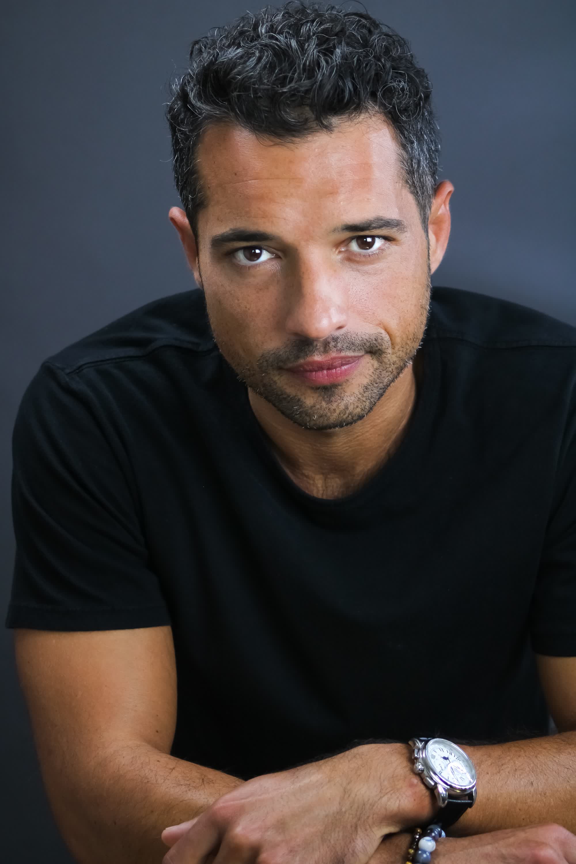 actor Alex Loynaz large photo