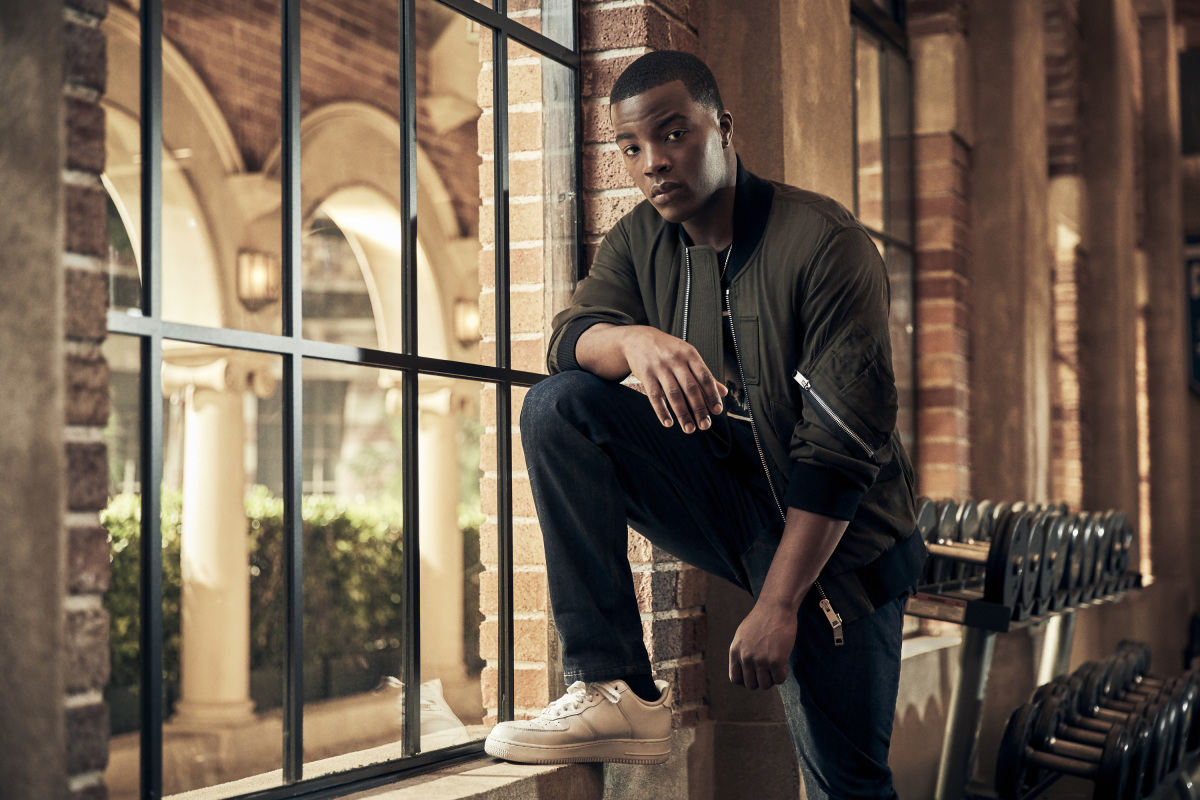 actor Daniel Ezra large photo