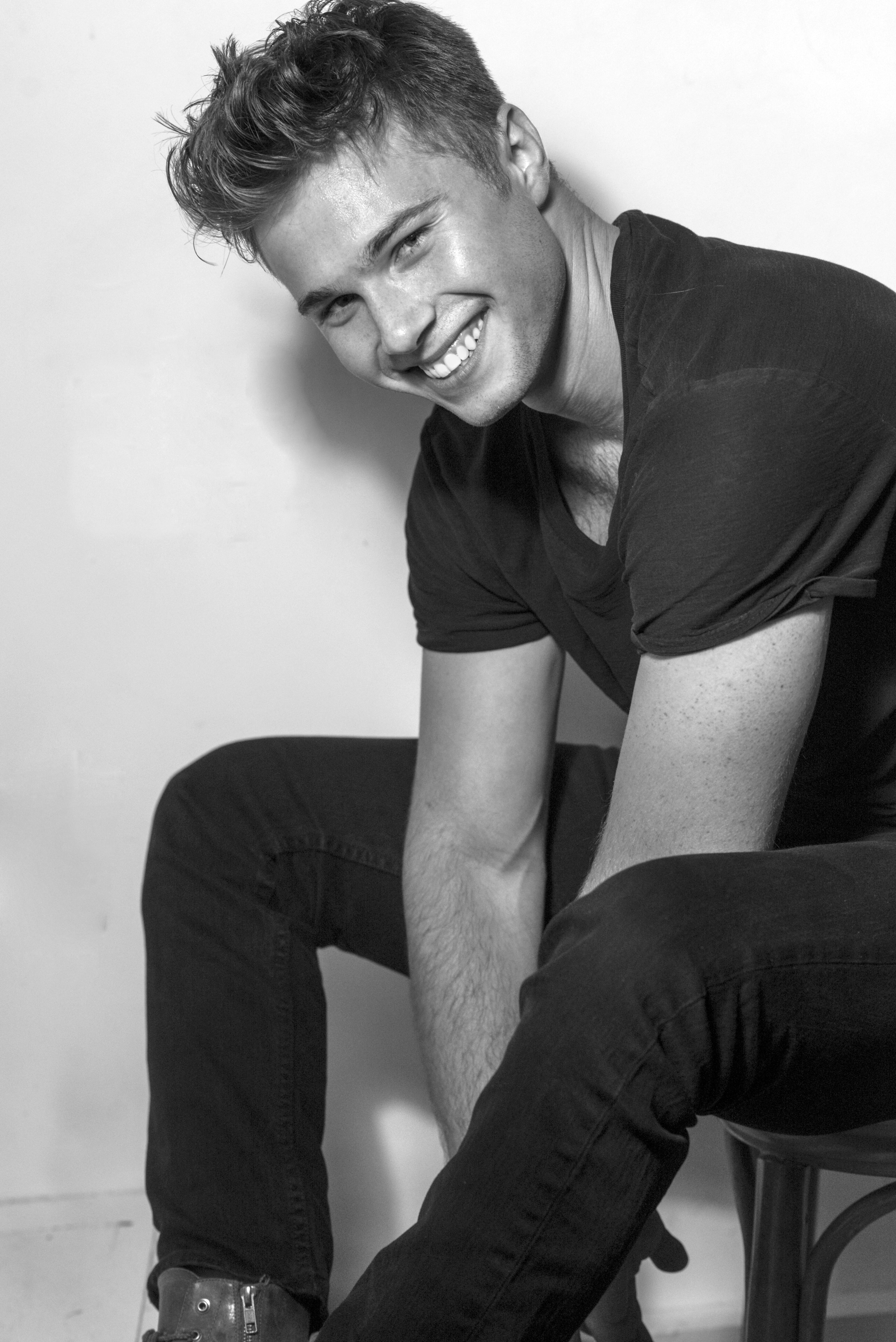 actor Elias Kacavas large photo