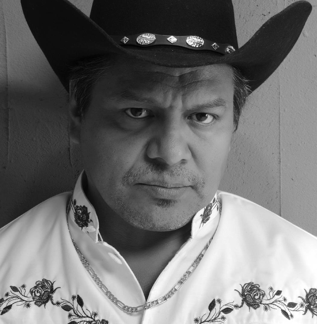 actor Dagoberto Gama large photo