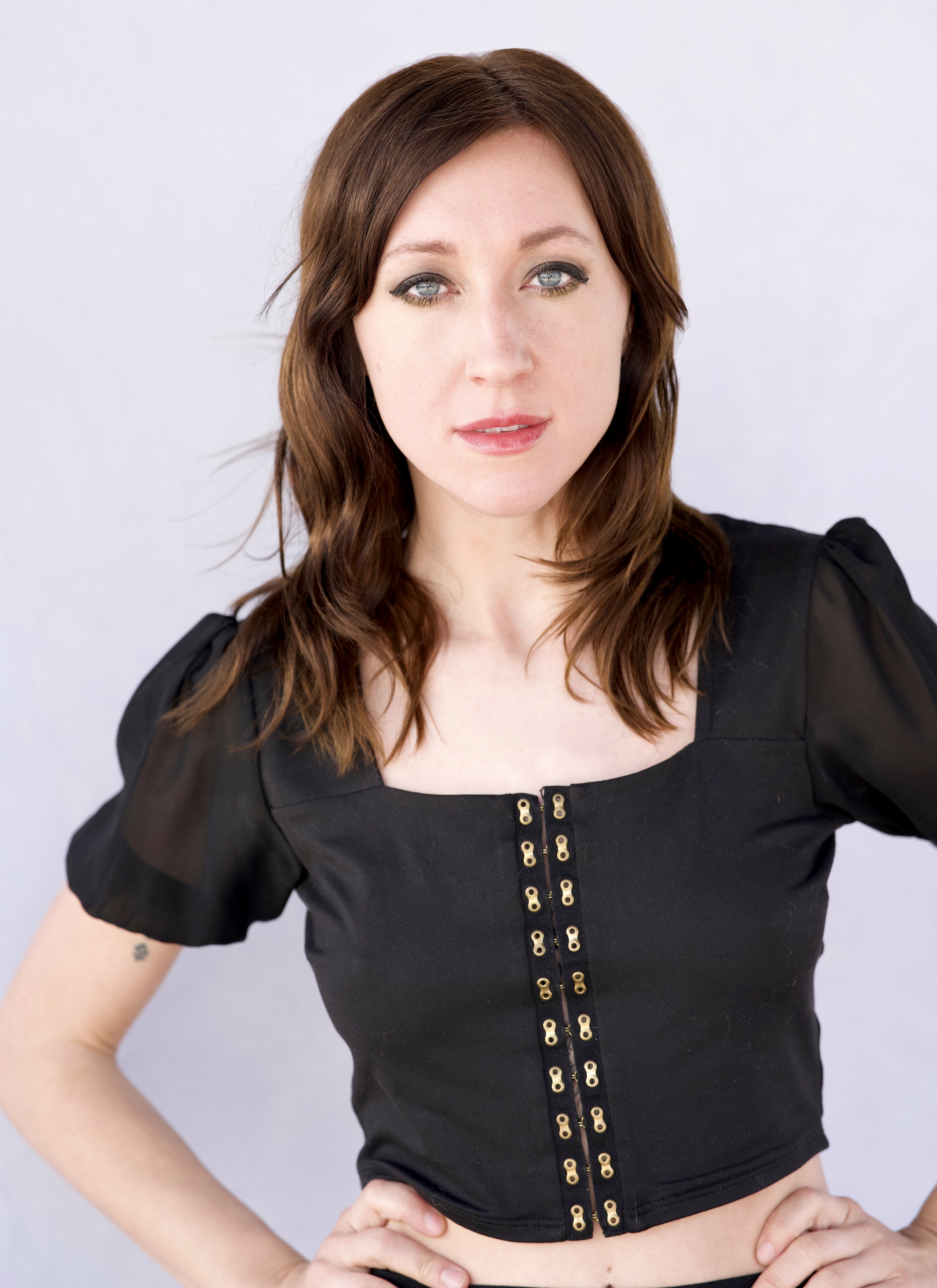 actor Lauren Lakis large photo