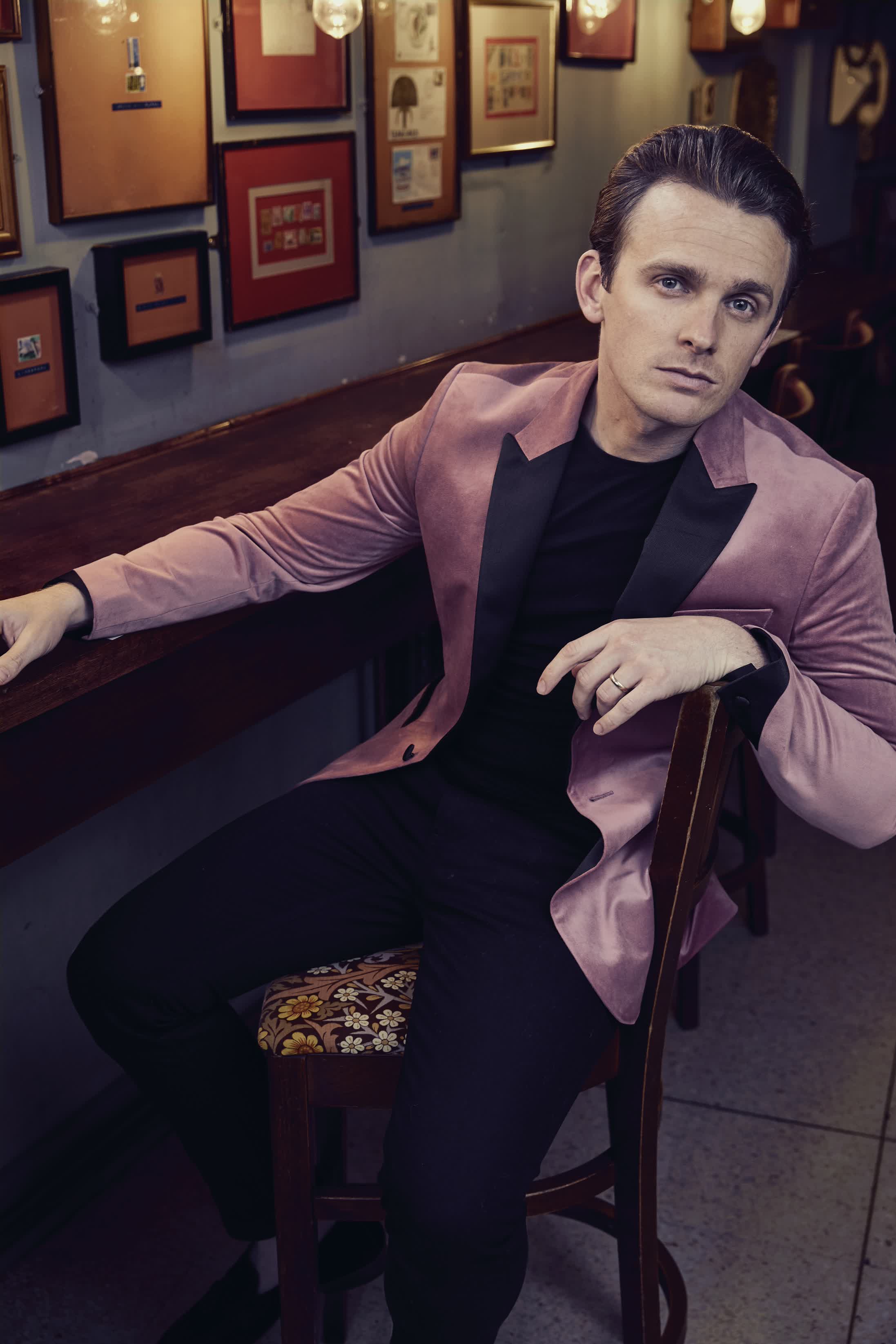 actor Lewis Reeves large photo