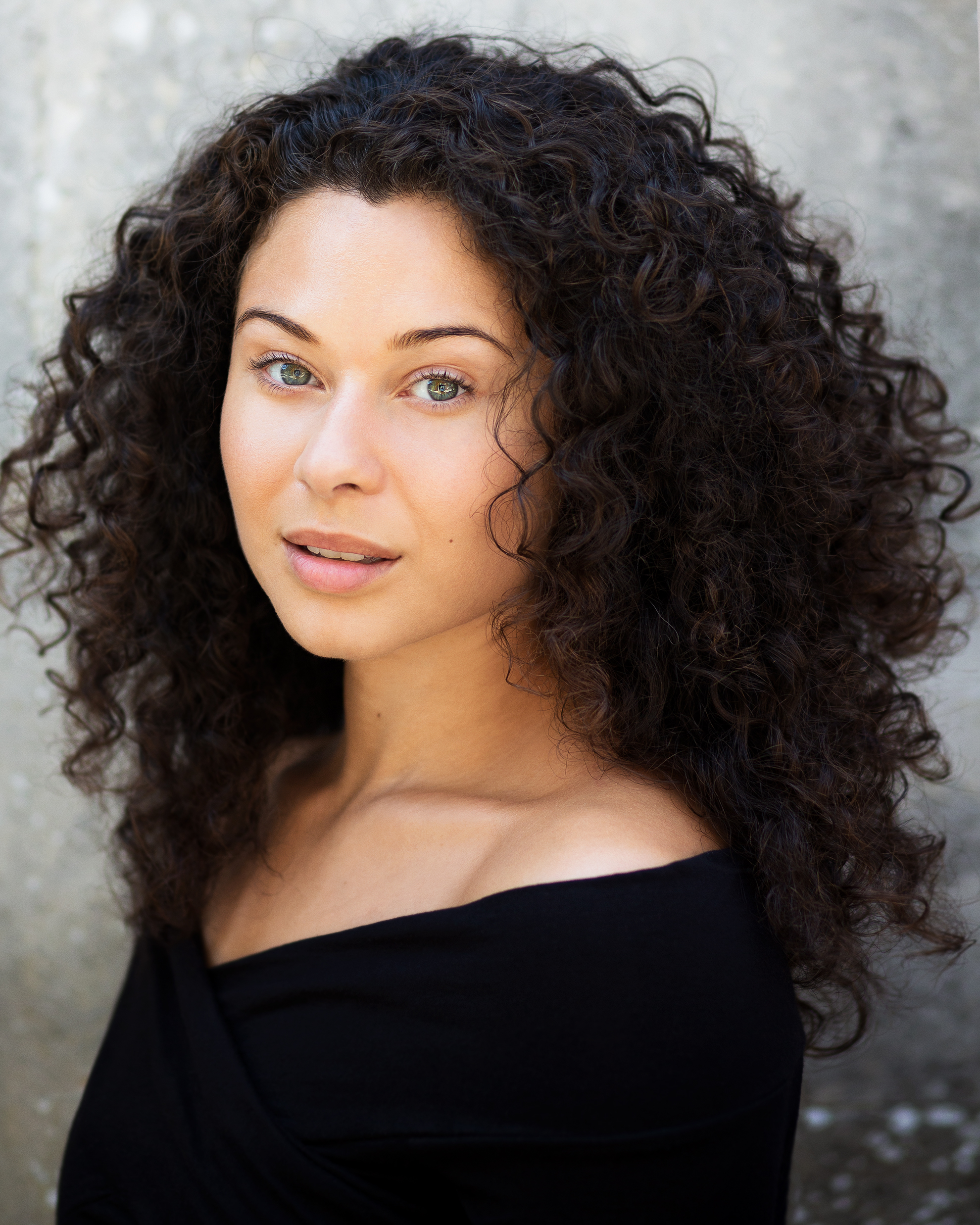 actor Leah Minto large photo