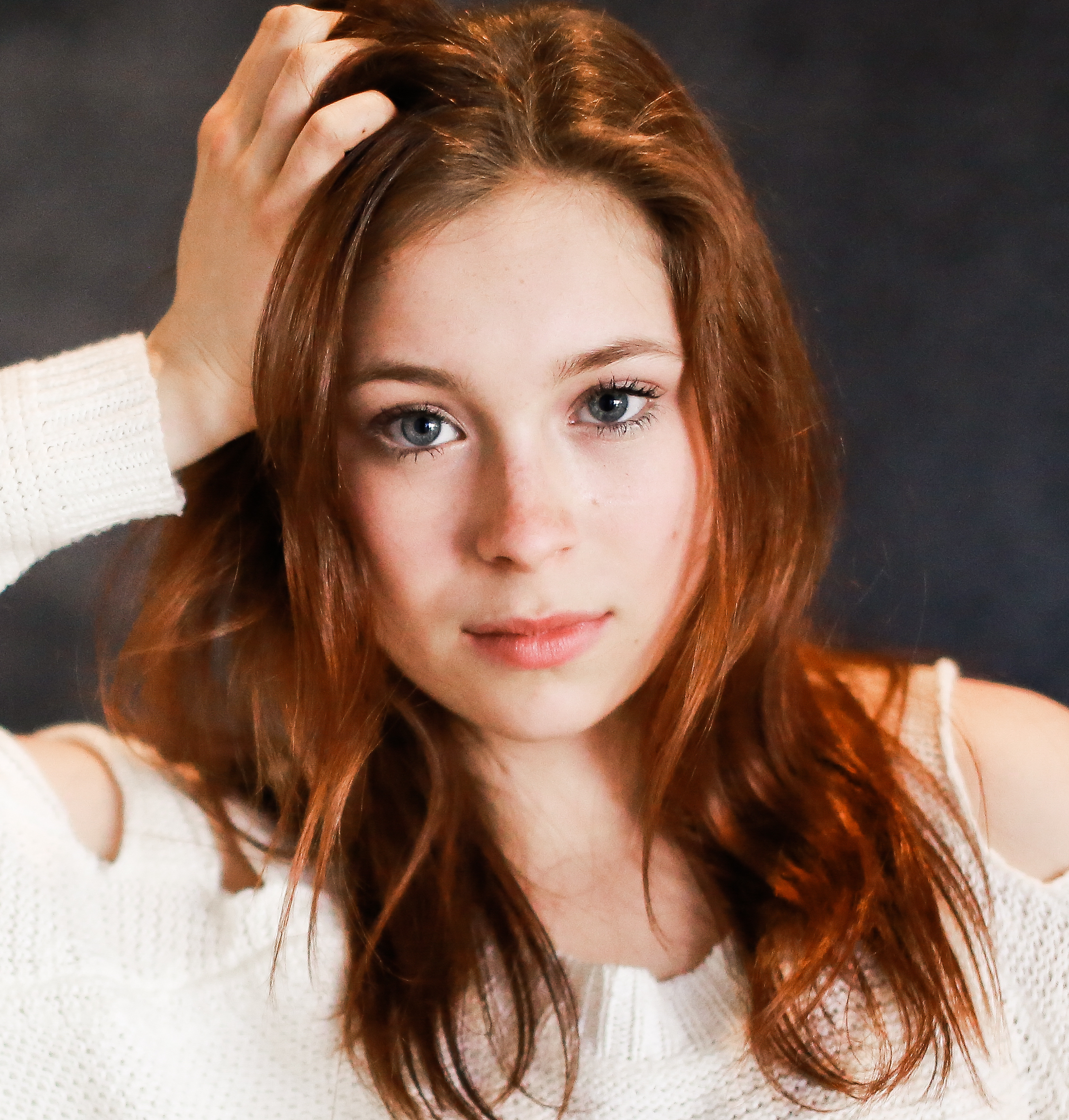 actor Mina Sundwall large photo