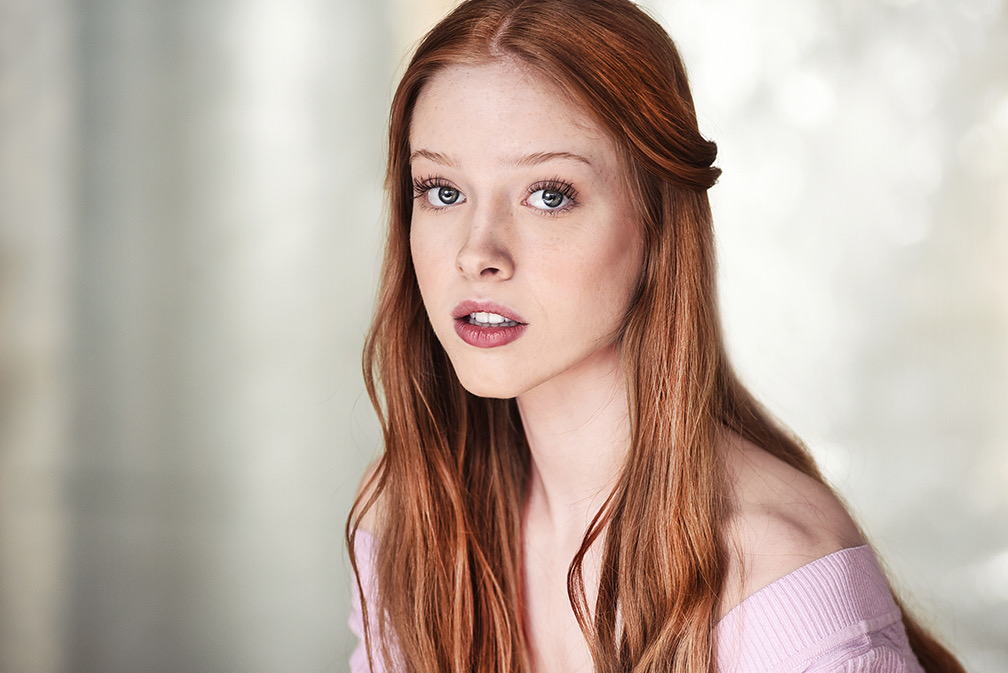 actor Julia Doyle large photo