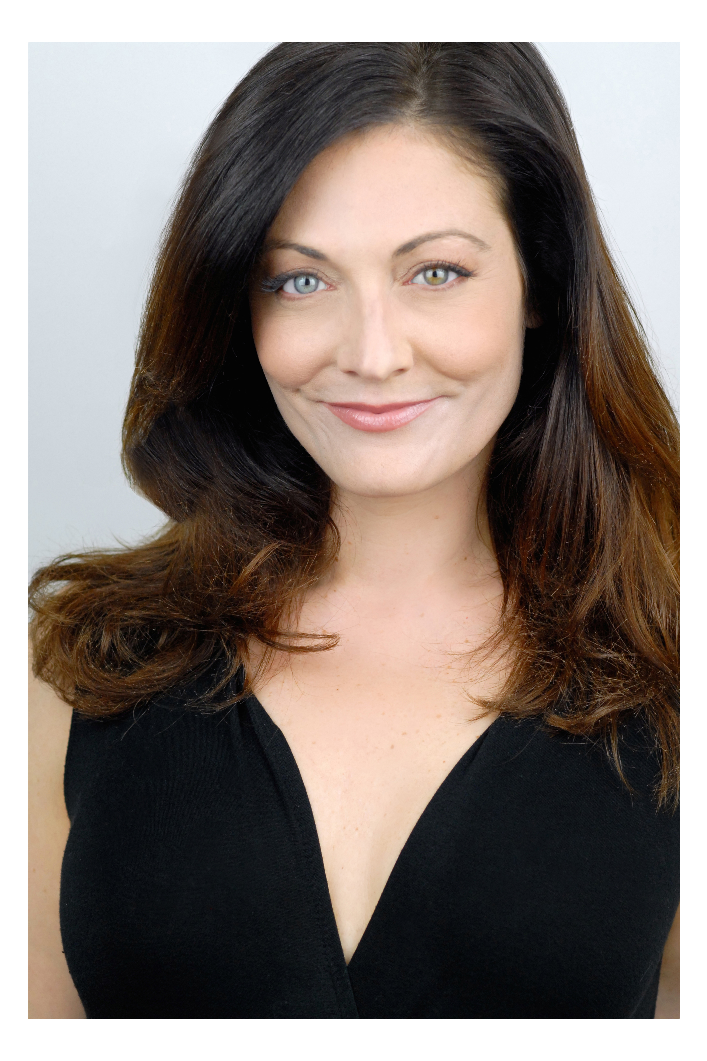 actor Sarah Adina large photo