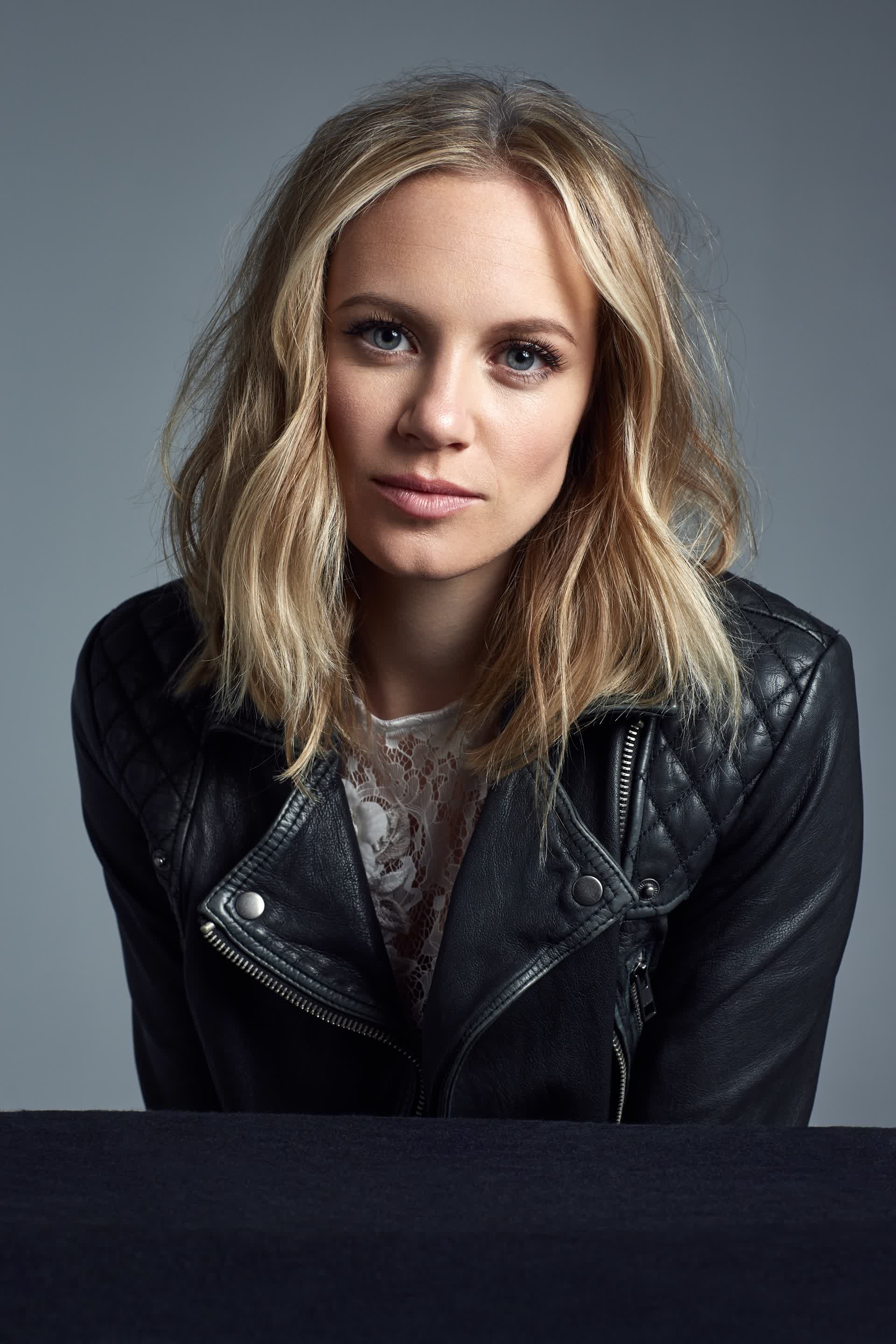 actor Danielle Savre large photo