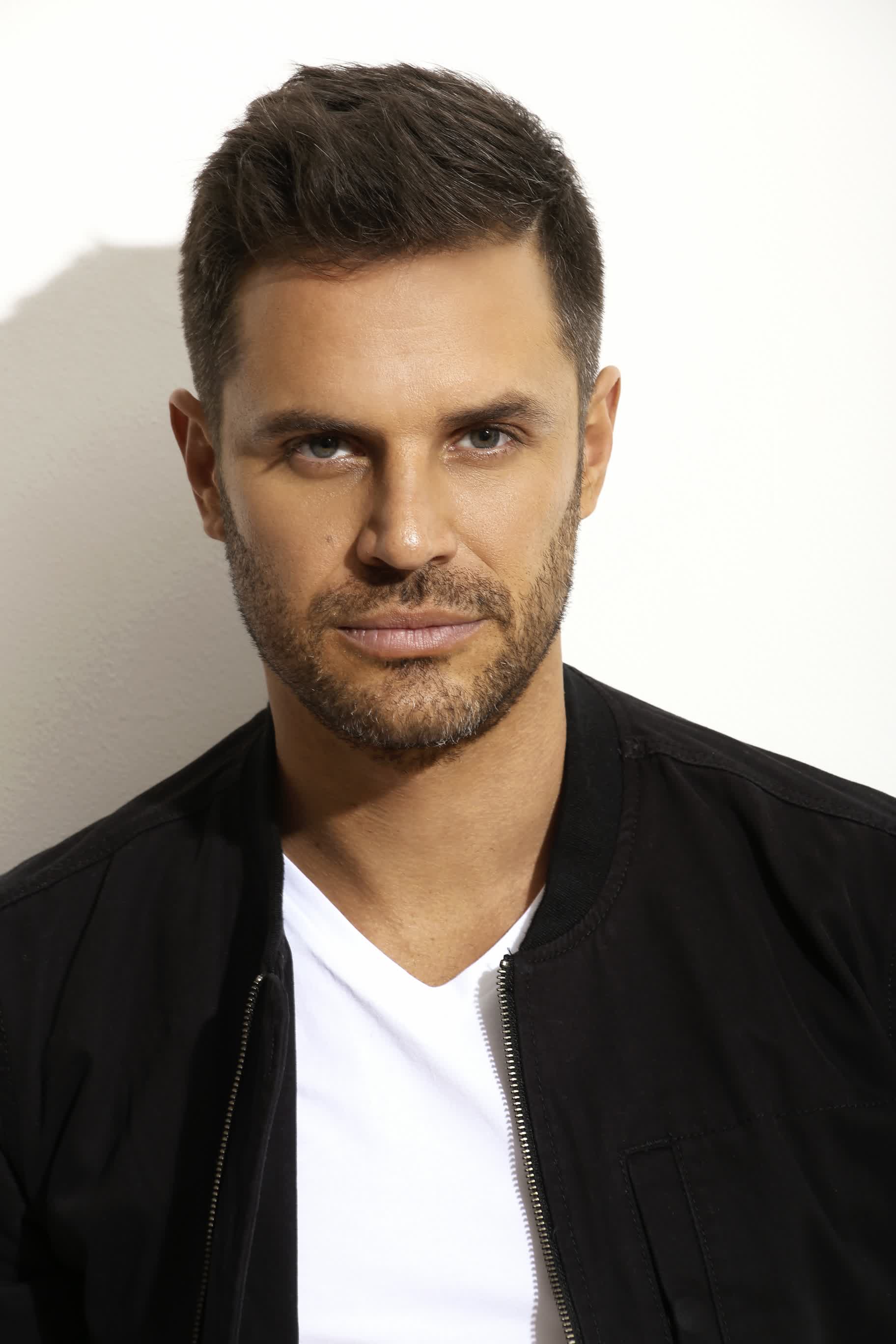 actor Mark Tacher large photo