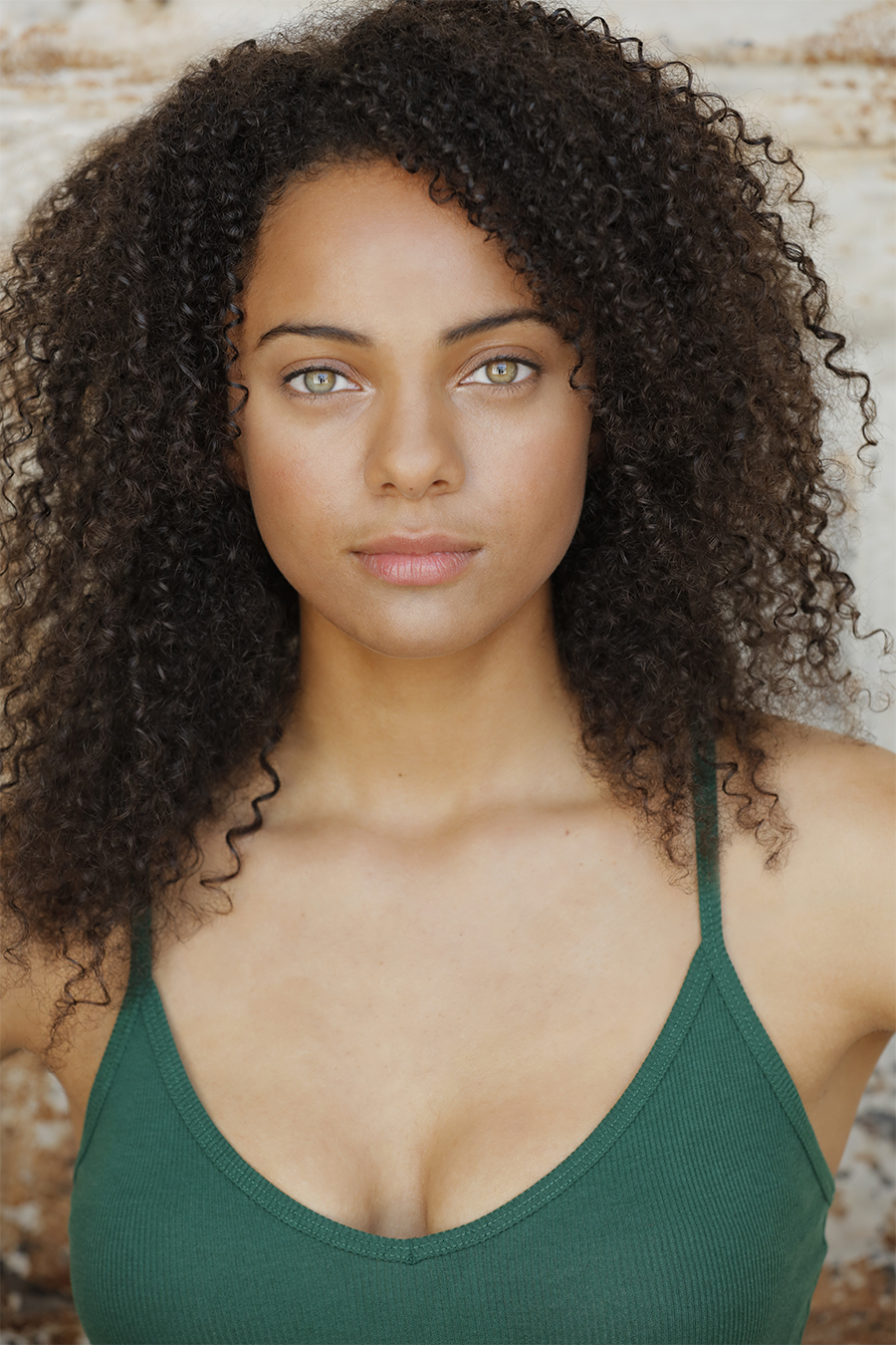 actor Aleyse Shannon large photo