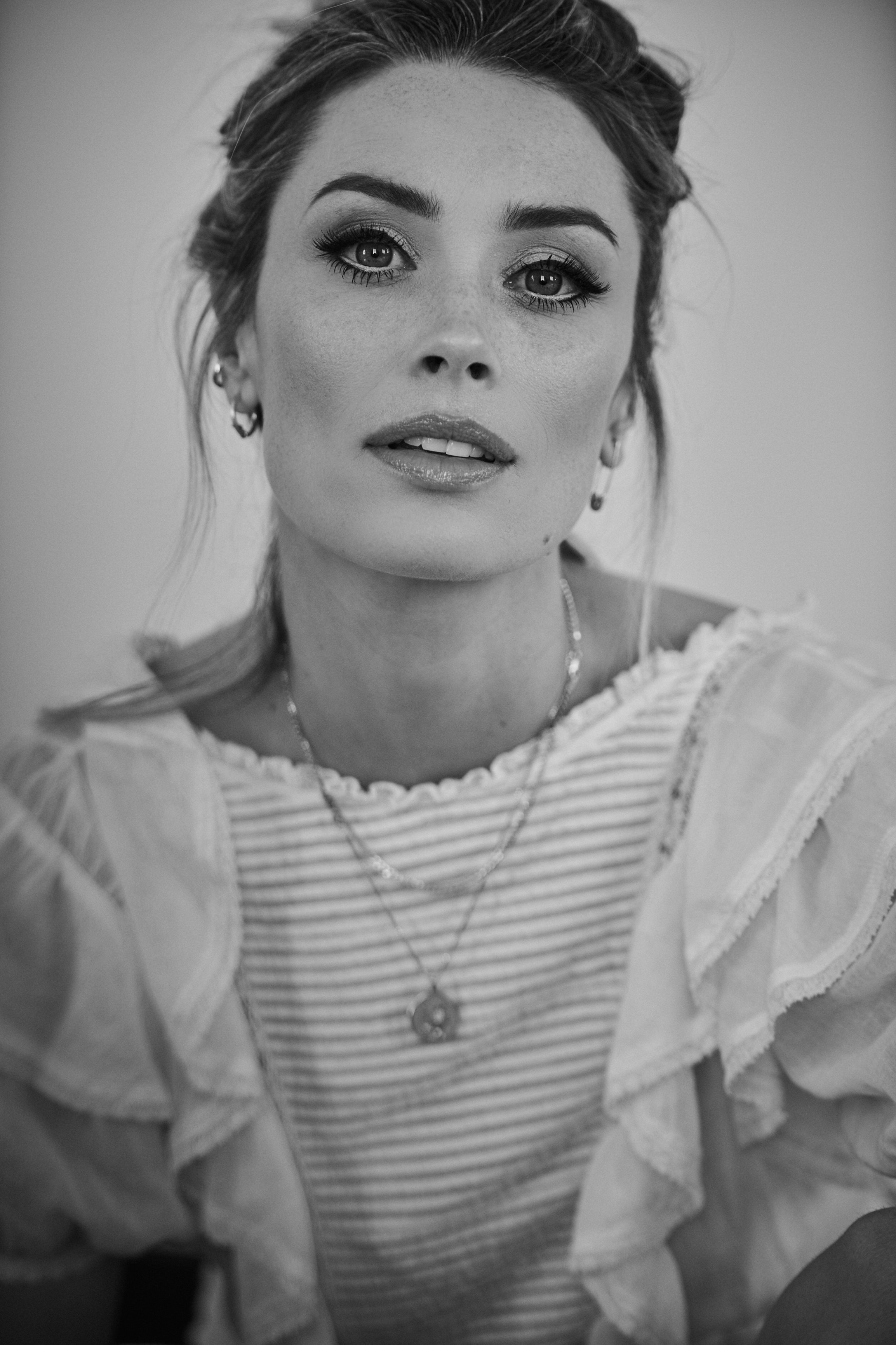 actor Arielle Vandenberg large photo