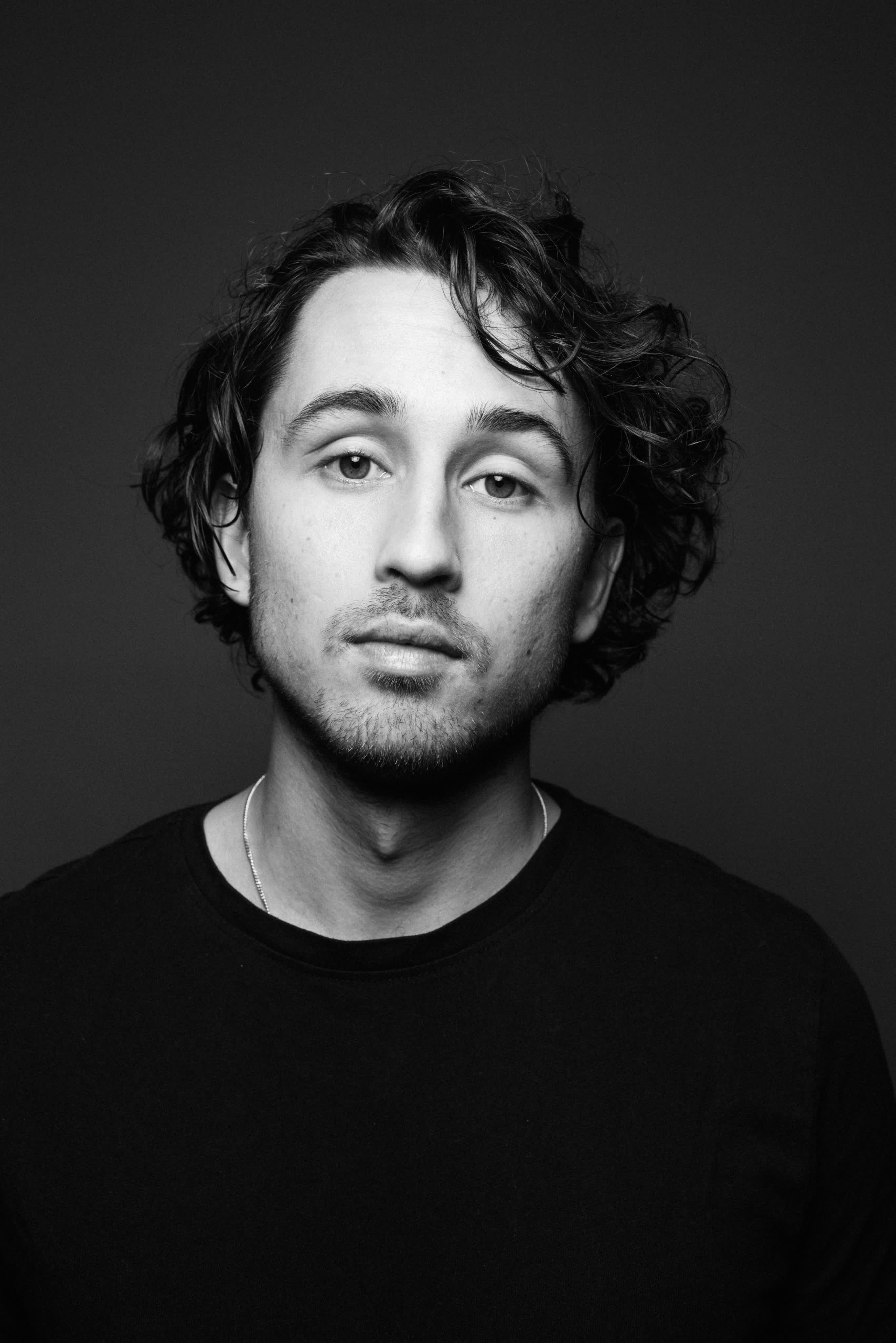 actor Armand Rosbak large photo