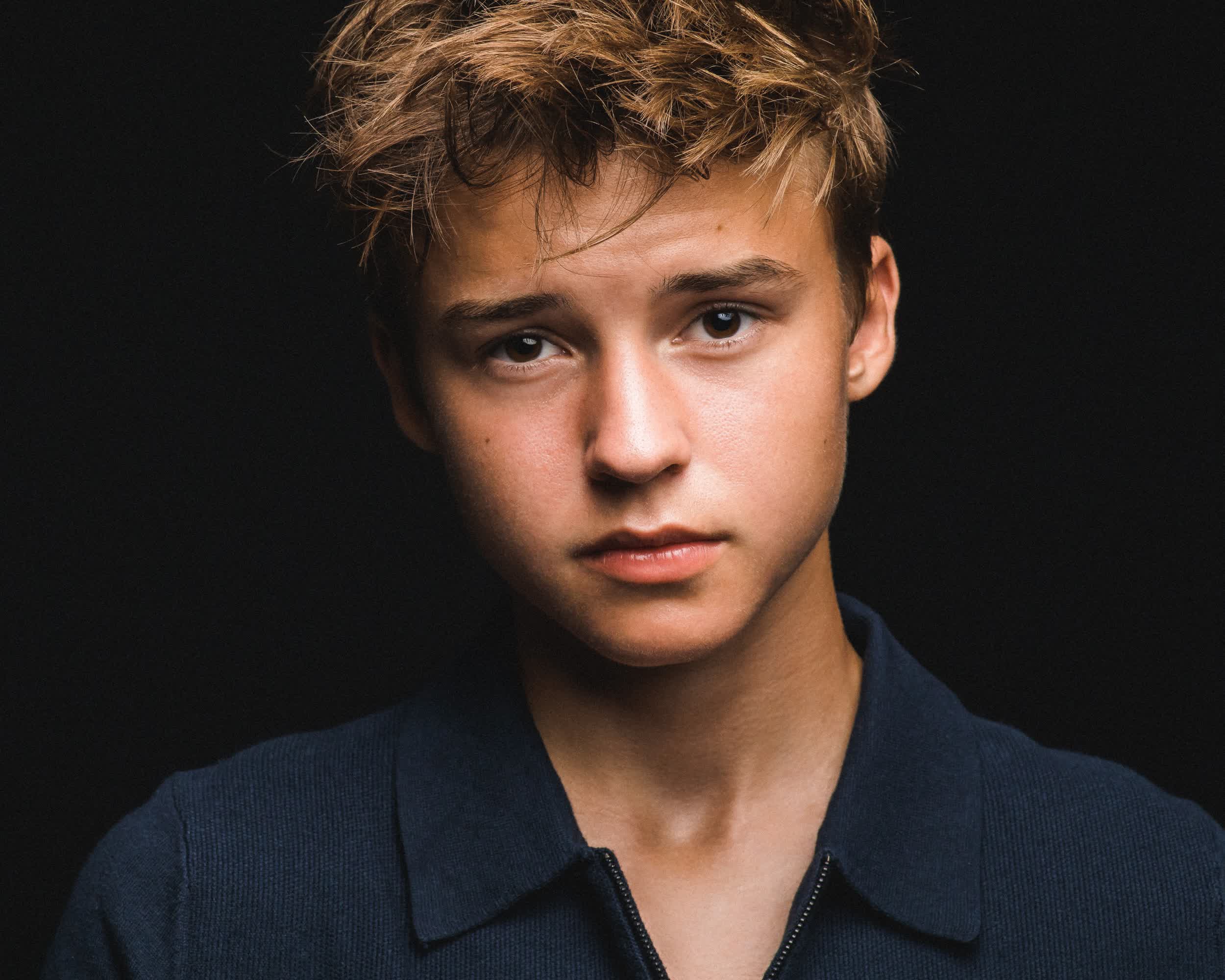 actor Maxwell Jenkins large photo