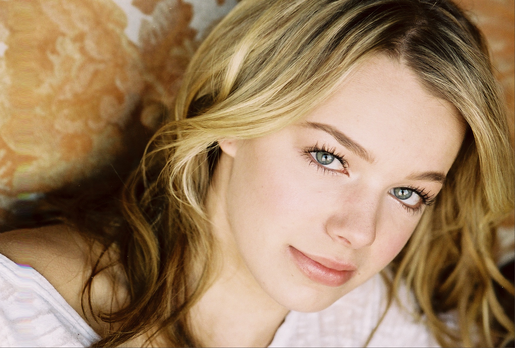 actor Sadie Calvano large photo