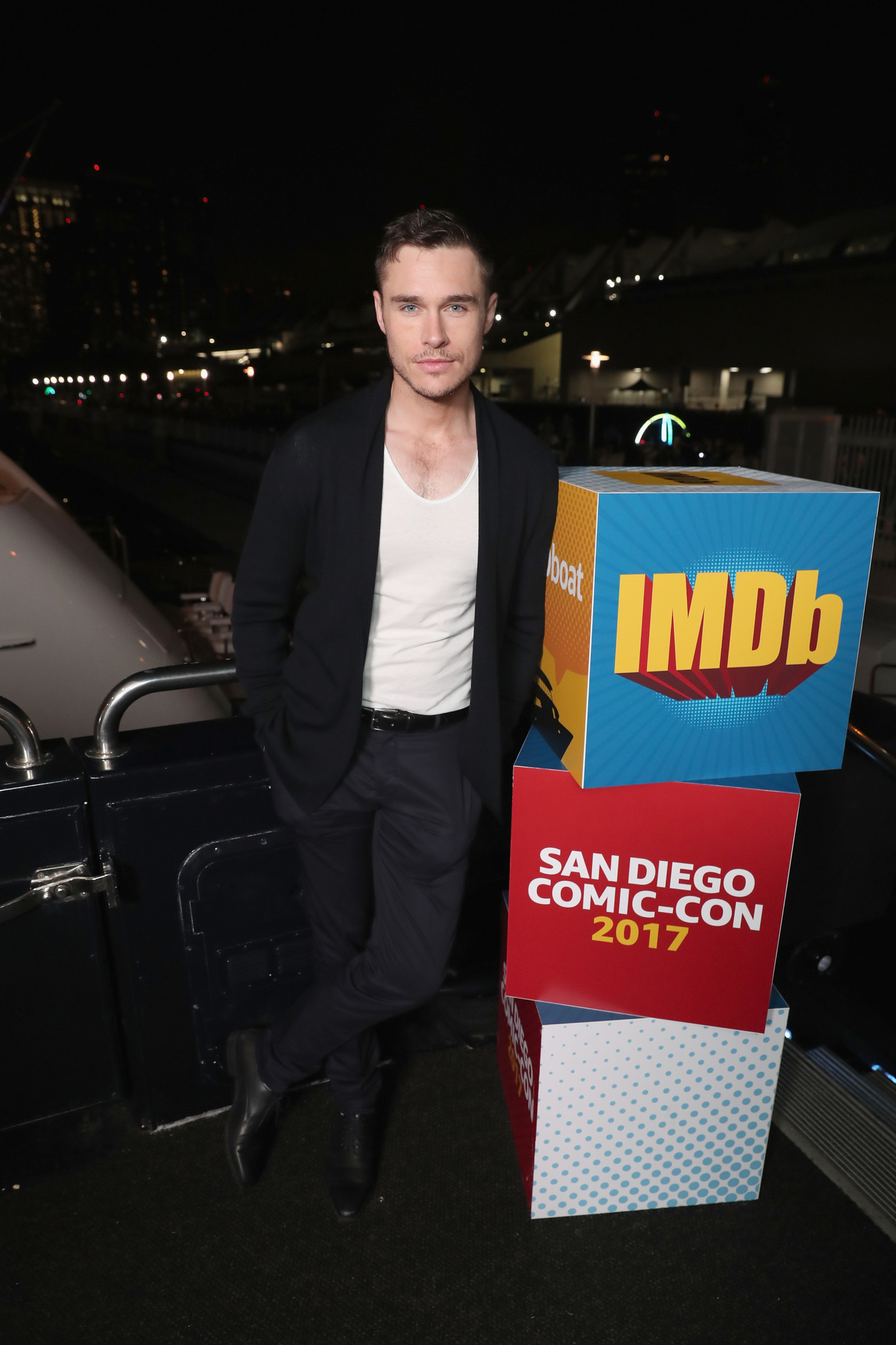 actor Sam Underwood large photo
