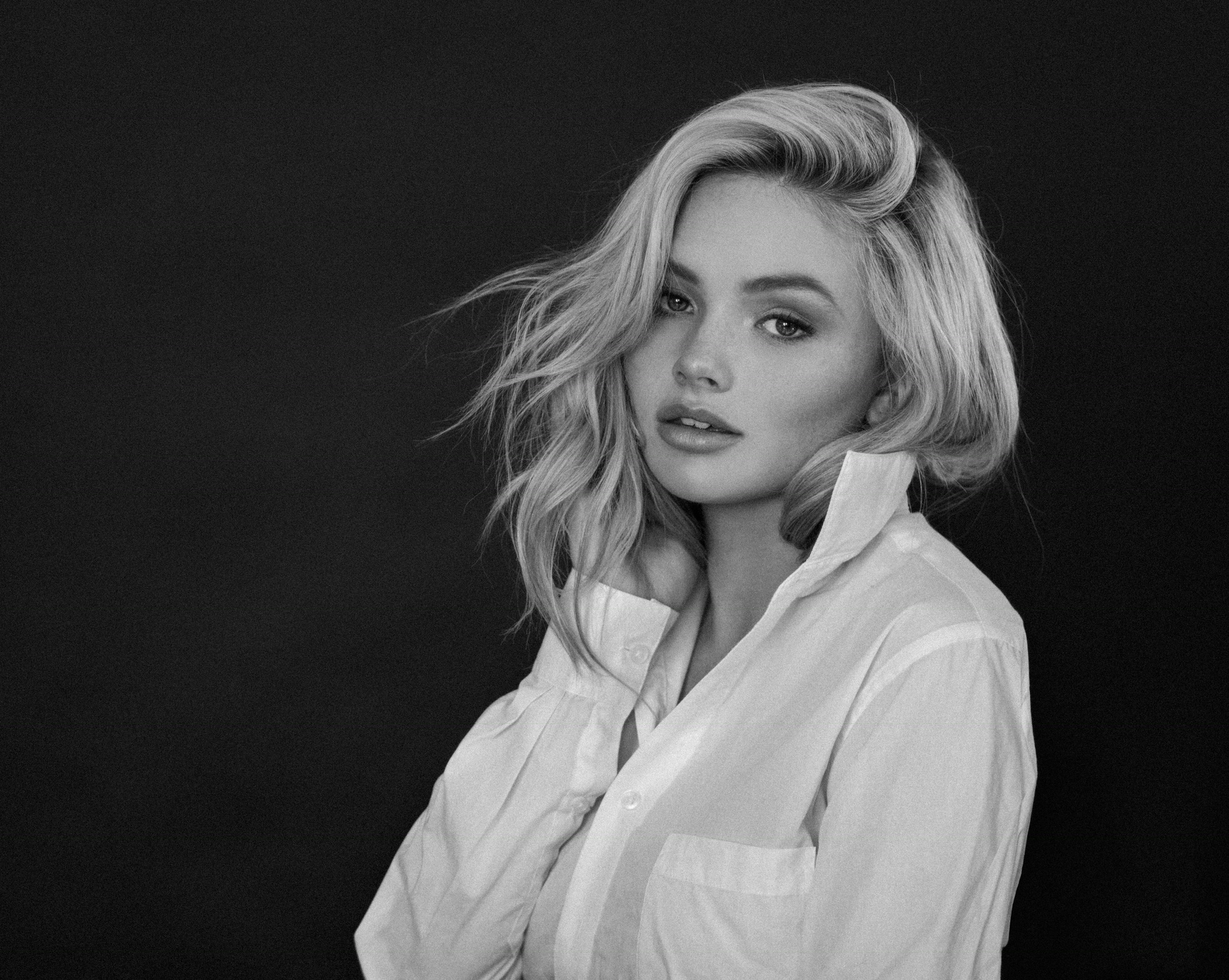 actor Natalie Alyn Lind large photo