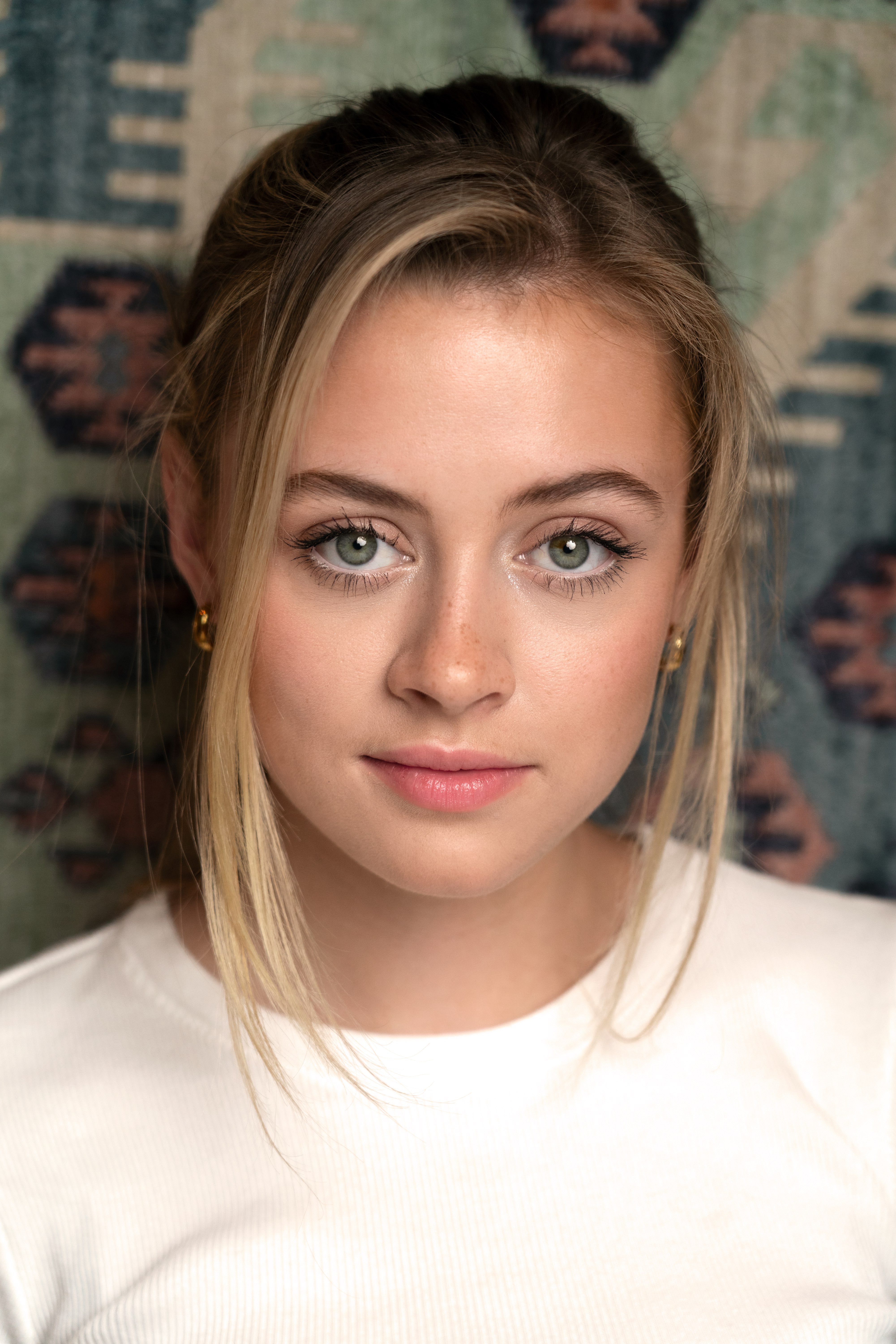 actor Emma Meisel large photo