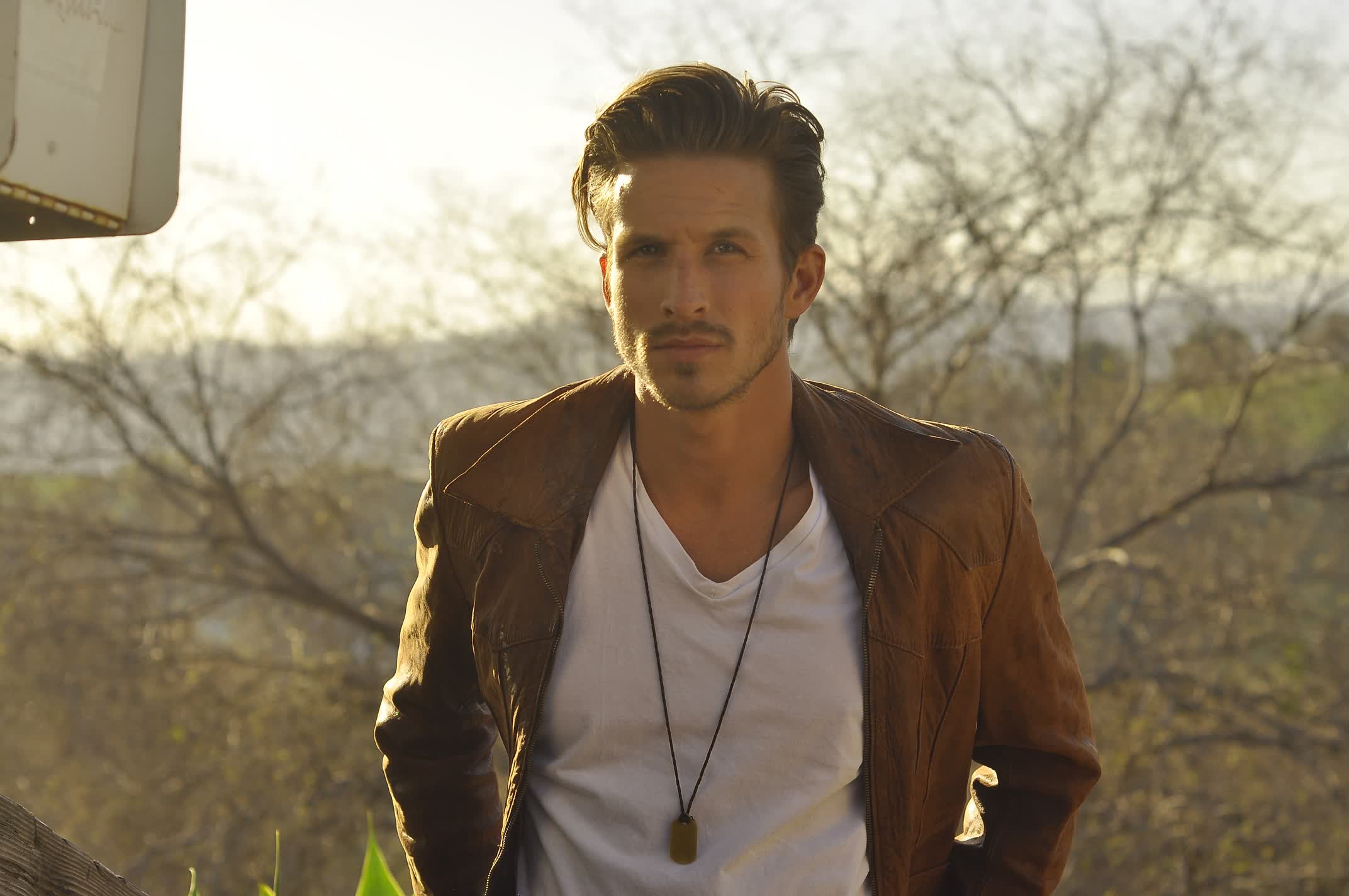 actor Adam Huber large photo