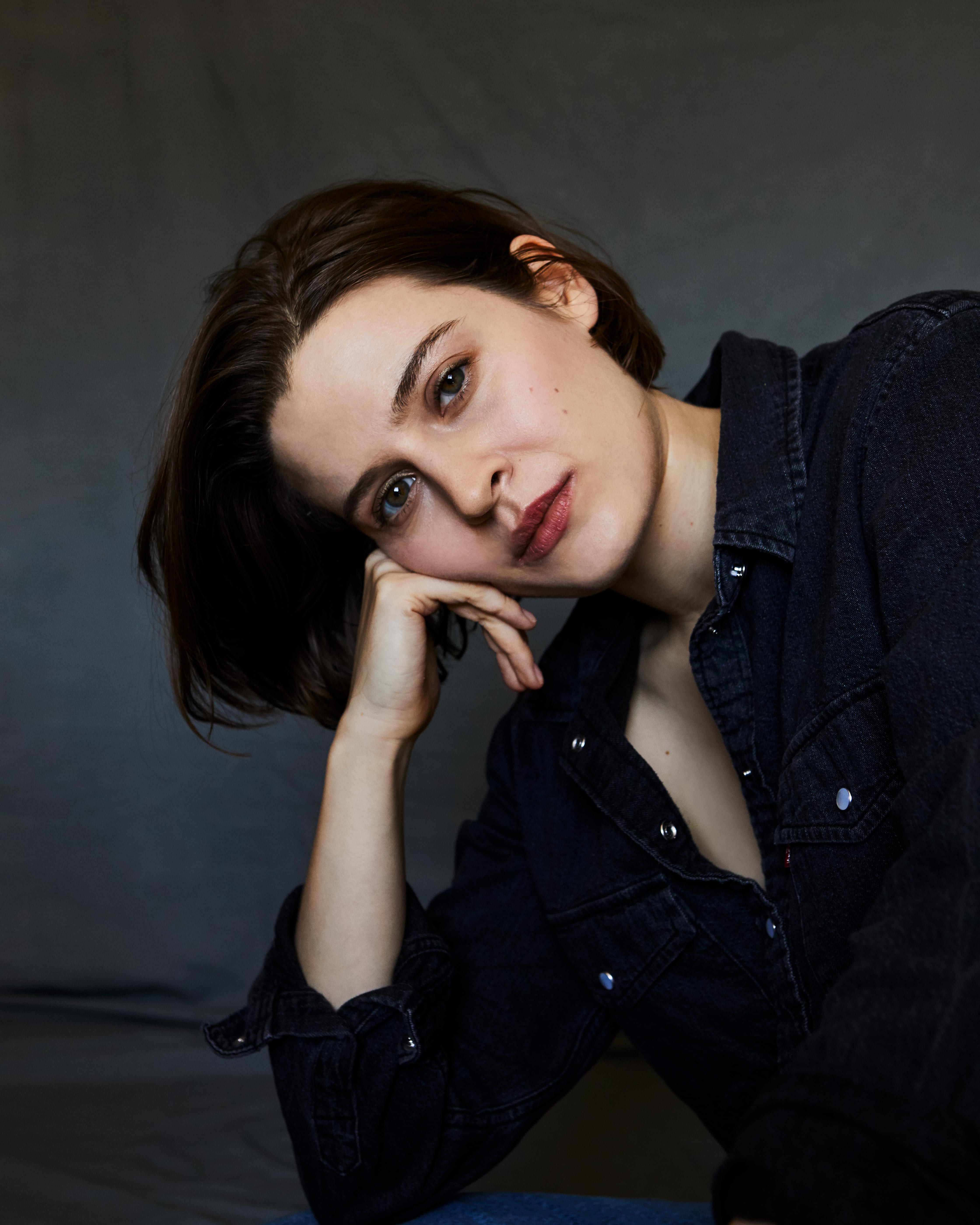 actor Emma Paetz large photo