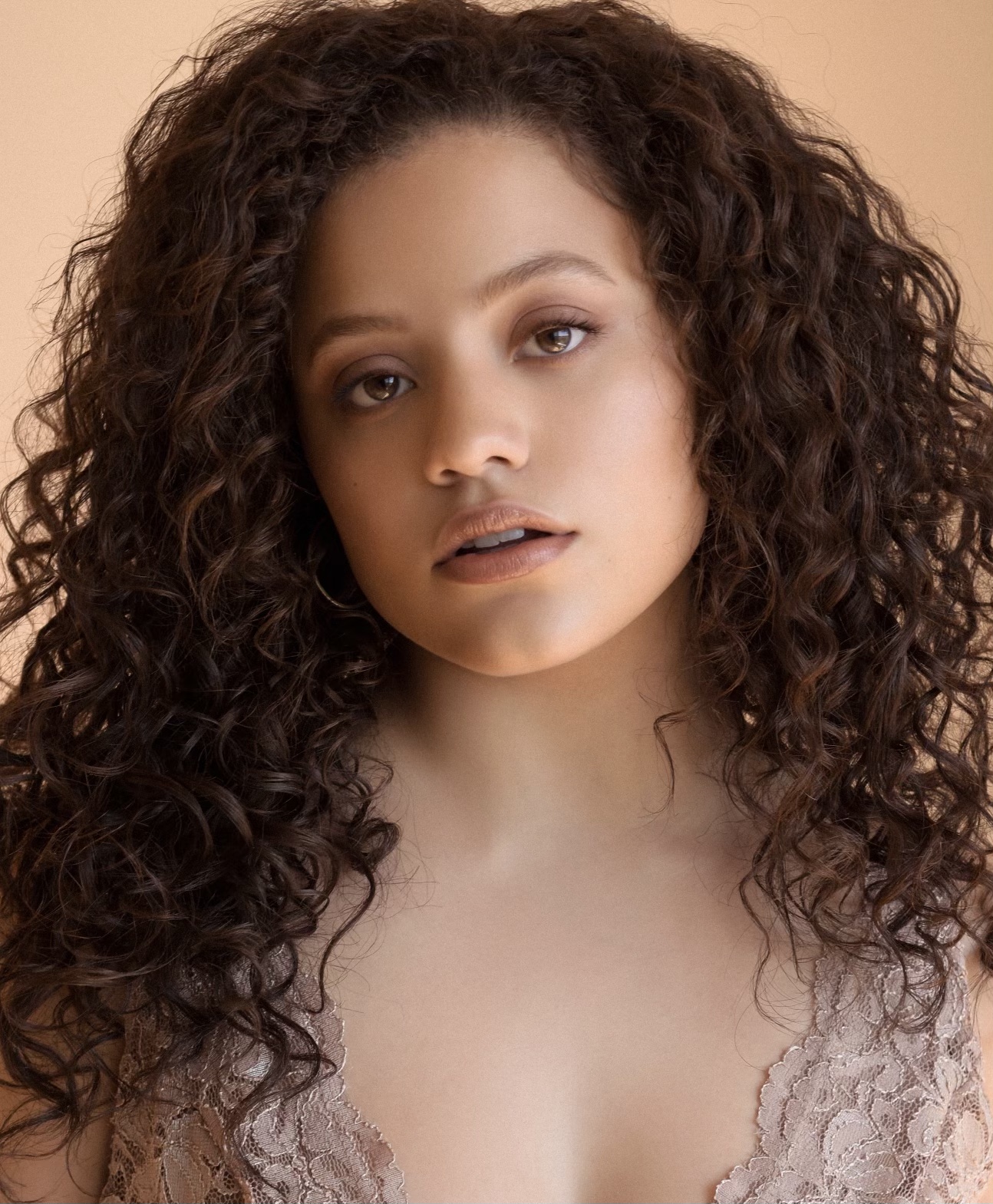 actor Sarah Jeffery large photo